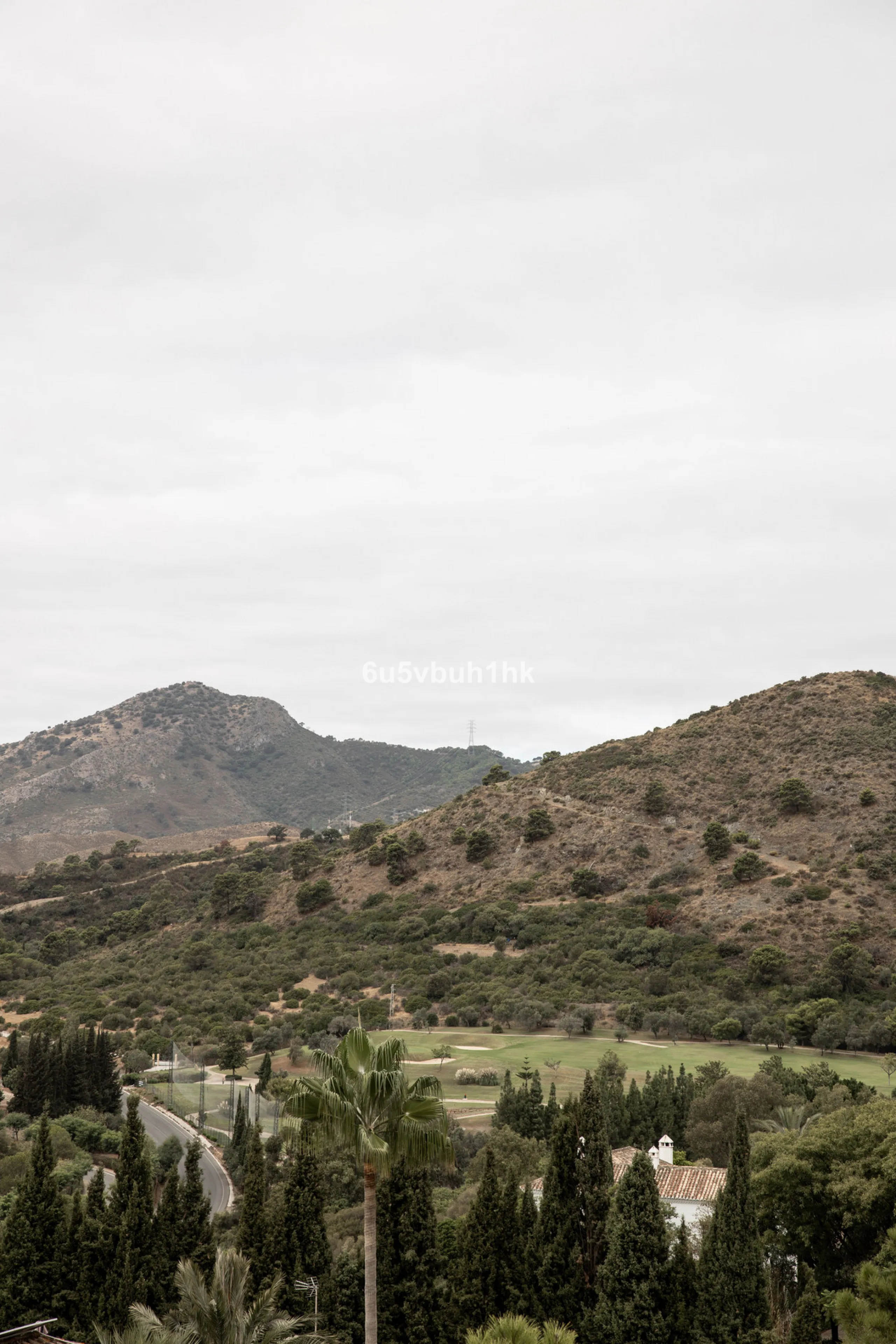 This is a very rare opportunity to purchase an elevated plot with golf, mountain and sea views located within the peaceful urbanisation of Puerto del Almendro. This contemporary villa project has been designed by renowned Marbella architect Cesar de Leyva
