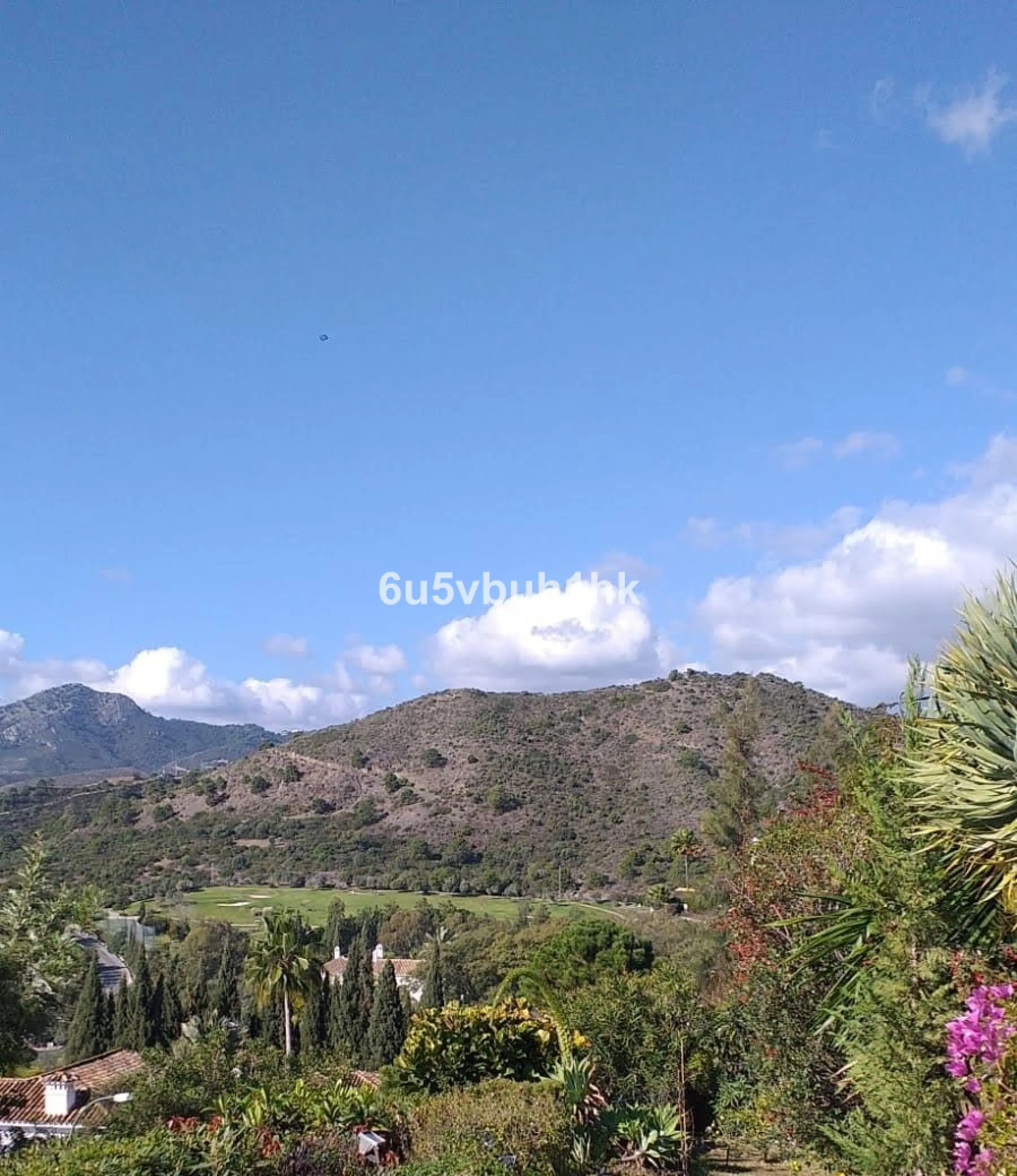 This is a very rare opportunity to purchase an elevated plot with golf, mountain and sea views located within the peaceful urbanisation of Puerto del Almendro. This contemporary villa project has been designed by renowned Marbella architect Cesar de Leyva