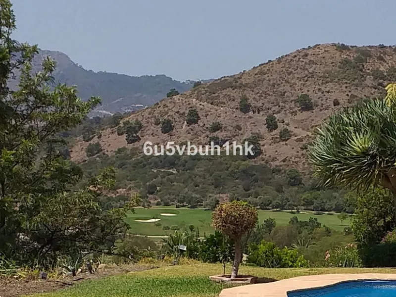 This is a very rare opportunity to purchase an elevated plot with golf, mountain and sea views located within the peaceful urbanisation of Puerto del Almendro. This contemporary villa project has been designed by renowned Marbella architect Cesar de Leyva