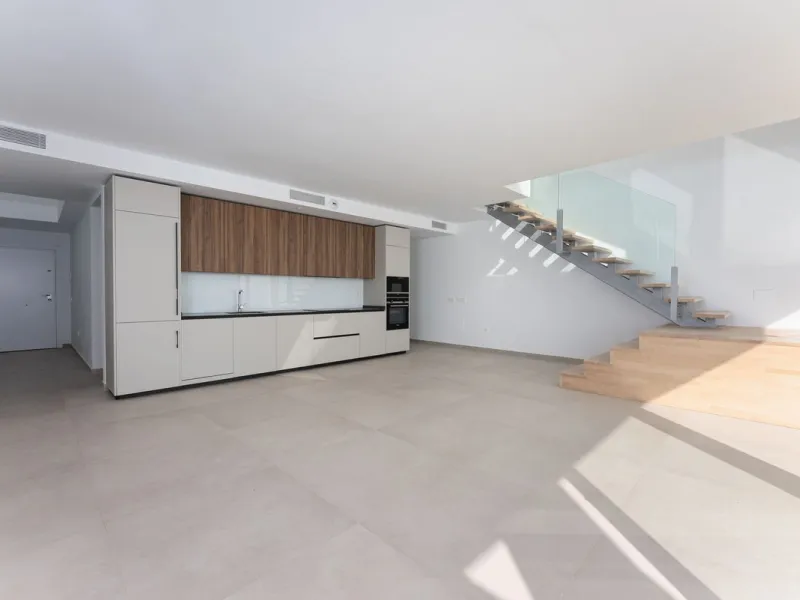 Brand new south facing penthouse duplex, located in an exclusive urbanization. The property consists of hall, 2 bedrooms with built-in wardrobes and electric blinds, guest bathroom, open plan kitchen fully furnished and equipped with electricial appliance