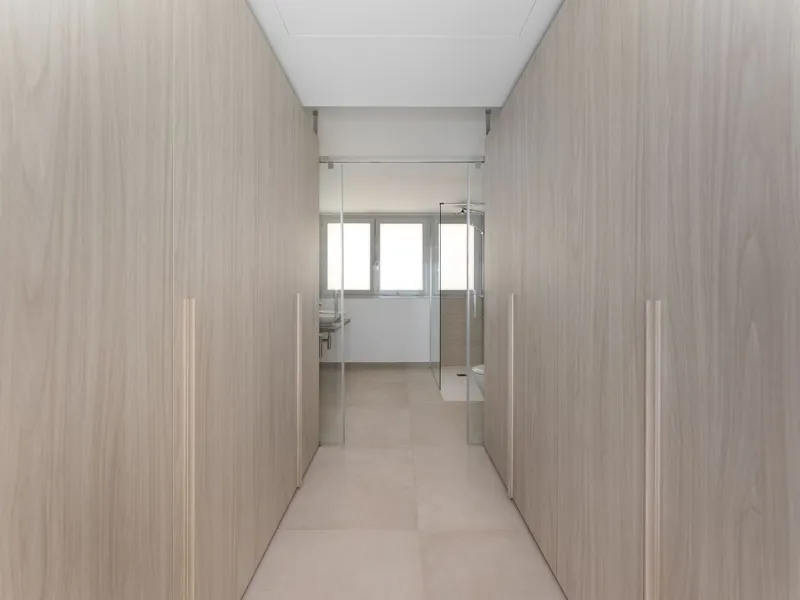 Brand new south facing penthouse duplex, located in an exclusive urbanization. The property consists of hall, 2 bedrooms with built-in wardrobes and electric blinds, guest bathroom, open plan kitchen fully furnished and equipped with electricial appliance