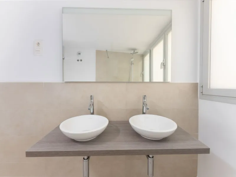 Brand new south facing penthouse duplex, located in an exclusive urbanization. The property consists of hall, 2 bedrooms with built-in wardrobes and electric blinds, guest bathroom, open plan kitchen fully furnished and equipped with electricial appliance