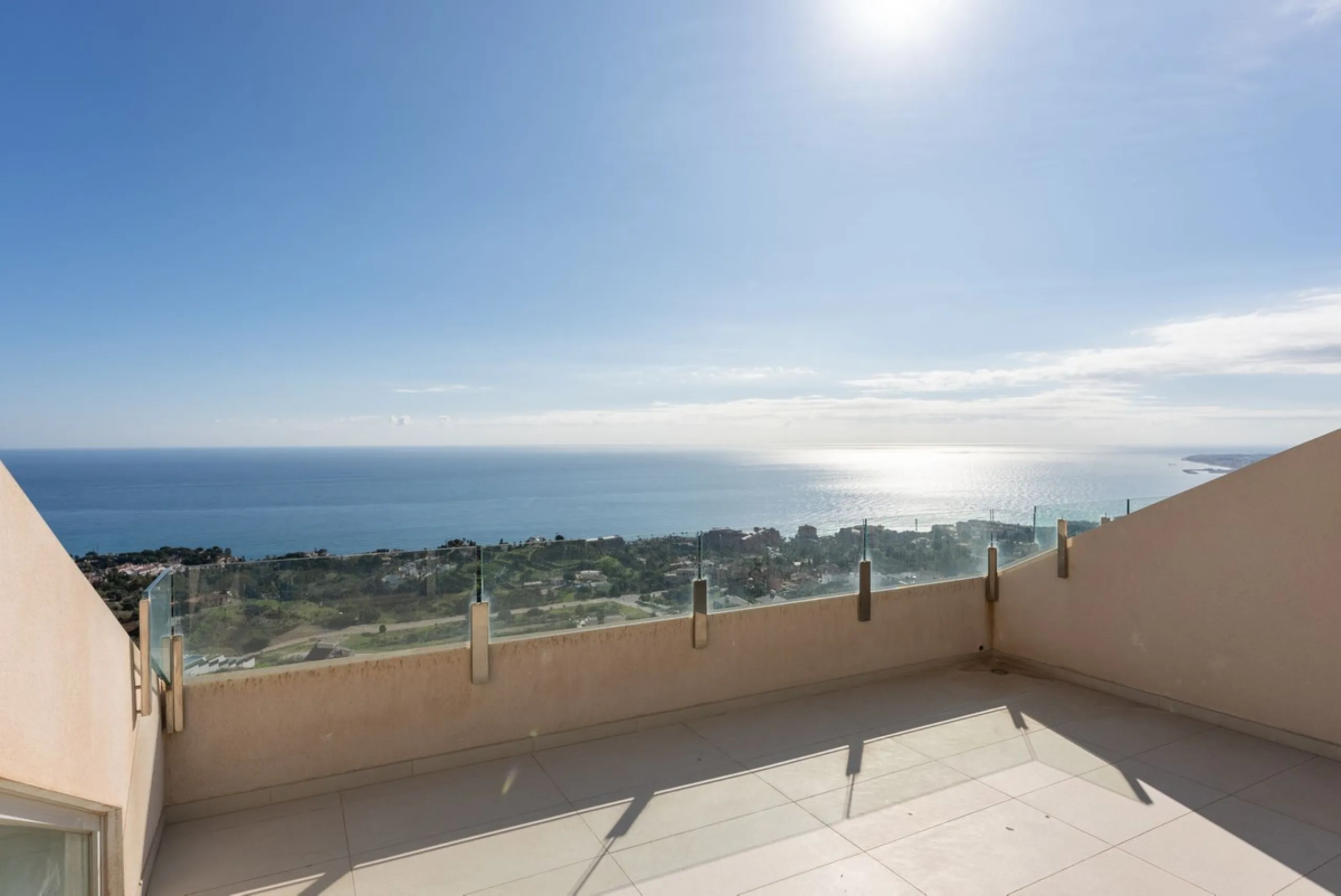 Brand new south facing penthouse duplex, located in an exclusive urbanization. The property consists of hall, 2 bedrooms with built-in wardrobes and electric blinds, guest bathroom, open plan kitchen fully furnished and equipped with electricial appliance