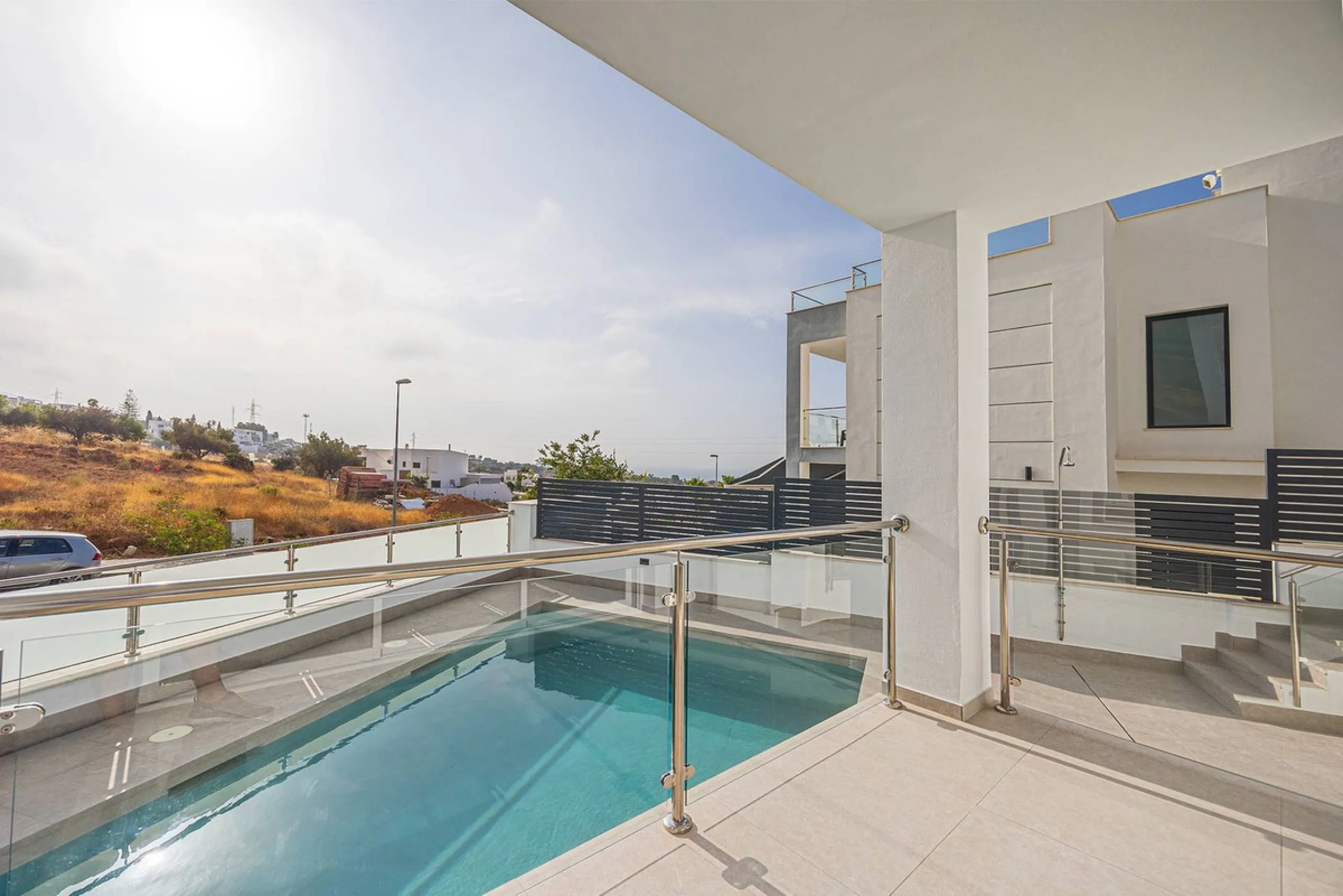 House - Detached Villa в продаже в Nerja, Málaga. В доме 4 спален и 4 ванных комнат. Площадь дома 237 м². Площадь участка 356 м²