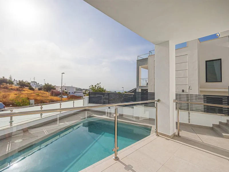 House - Detached Villa в продаже в Nerja, Málaga. В доме 4 спален и 4 ванных комнат. Площадь дома 237 м². Площадь участка 356 м²