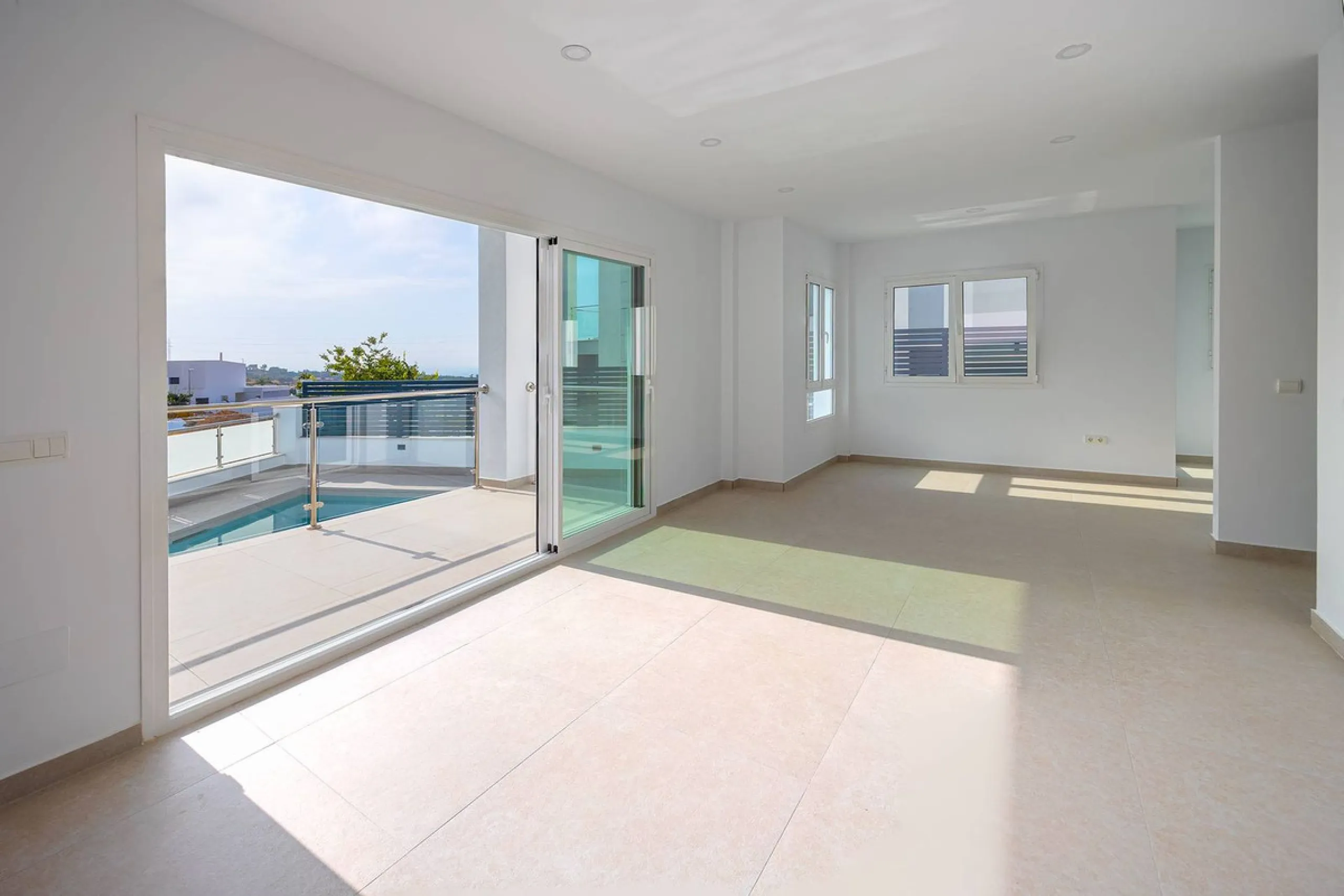 House - Detached Villa в продаже в Nerja, Málaga. В доме 4 спален и 4 ванных комнат. Площадь дома 237 м². Площадь участка 356 м²