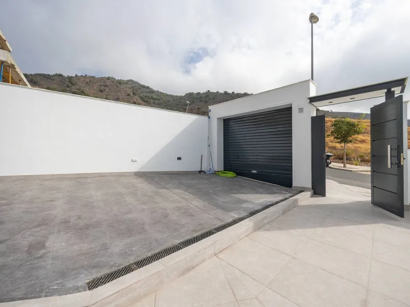 House - Detached Villa в продаже в Nerja, Málaga. В доме 4 спален и 4 ванных комнат. Площадь дома 237 м². Площадь участка 356 м²
