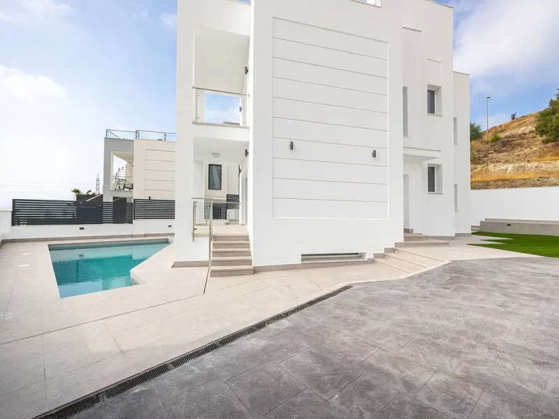 House - Detached Villa в продаже в Nerja, Málaga. В доме 4 спален и 4 ванных комнат. Площадь дома 237 м². Площадь участка 356 м²