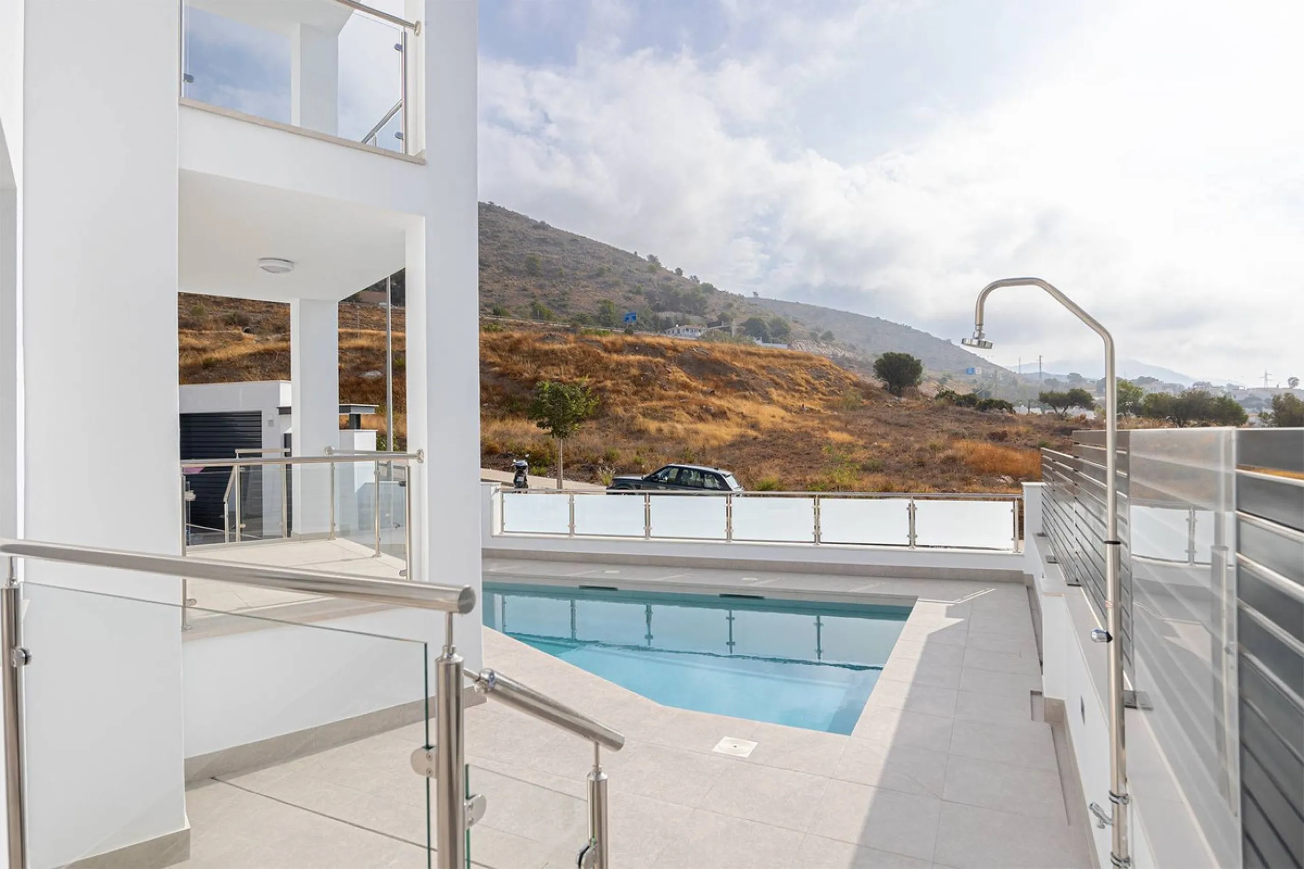 House - Detached Villa в продаже в Nerja, Málaga. В доме 4 спален и 4 ванных комнат. Площадь дома 237 м². Площадь участка 356 м²