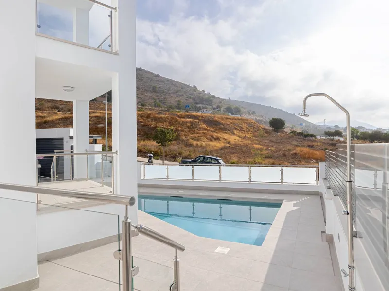 House - Detached Villa в продаже в Nerja, Málaga. В доме 4 спален и 4 ванных комнат. Площадь дома 237 м². Площадь участка 356 м²