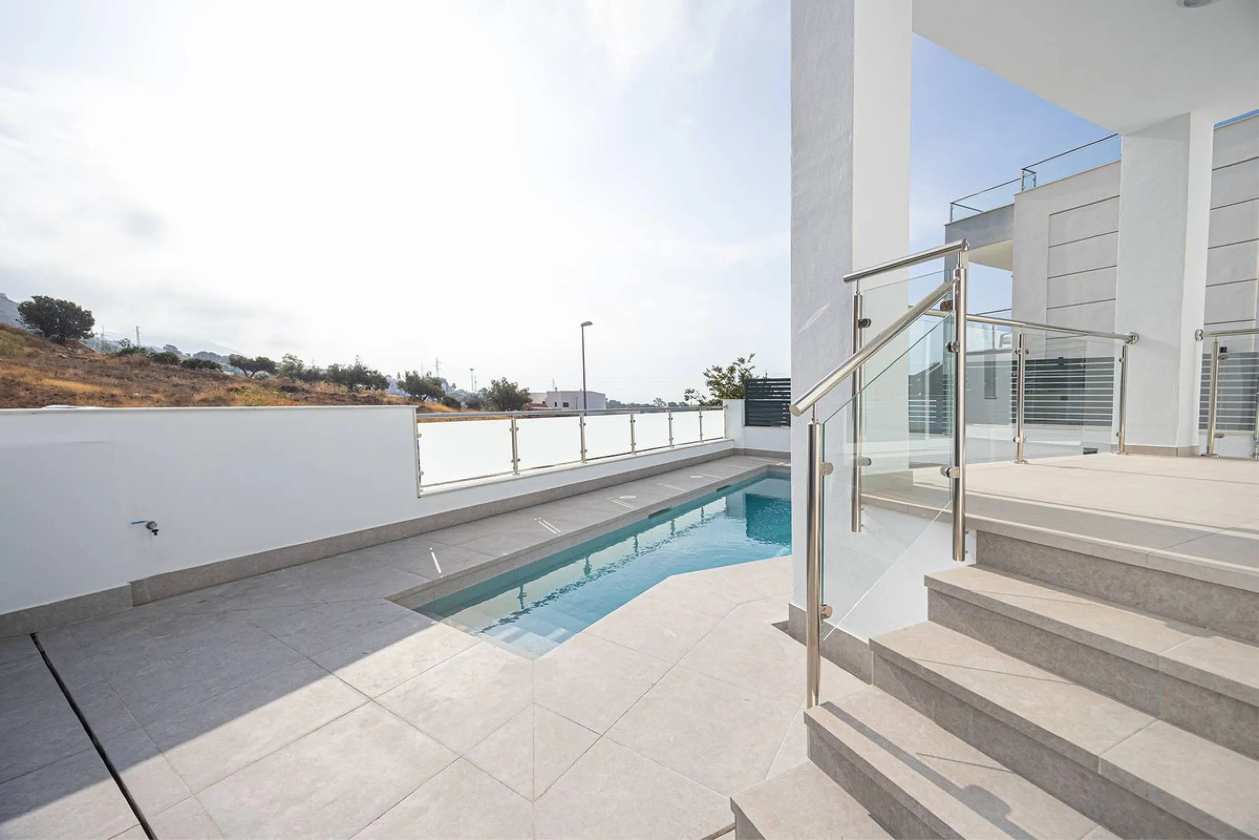 House - Detached Villa в продаже в Nerja, Málaga. В доме 4 спален и 4 ванных комнат. Площадь дома 237 м². Площадь участка 356 м²