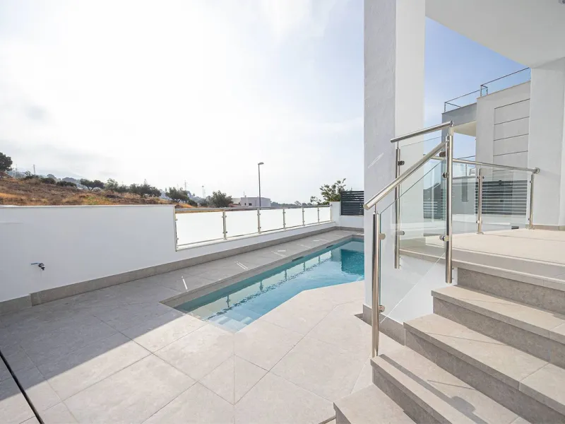 House - Detached Villa в продаже в Nerja, Málaga. В доме 4 спален и 4 ванных комнат. Площадь дома 237 м². Площадь участка 356 м²