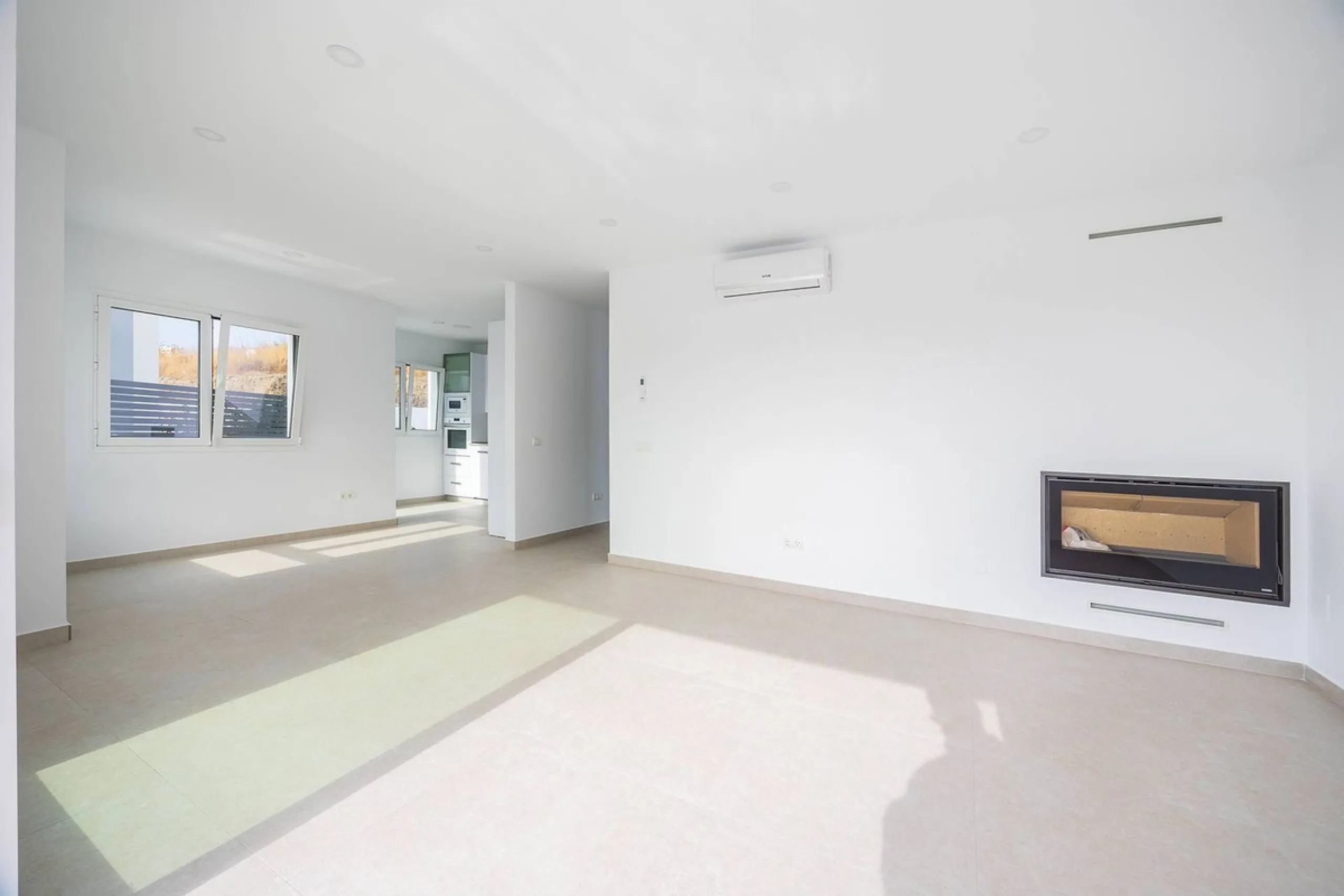 House - Detached Villa в продаже в Nerja, Málaga. В доме 4 спален и 4 ванных комнат. Площадь дома 237 м². Площадь участка 356 м²