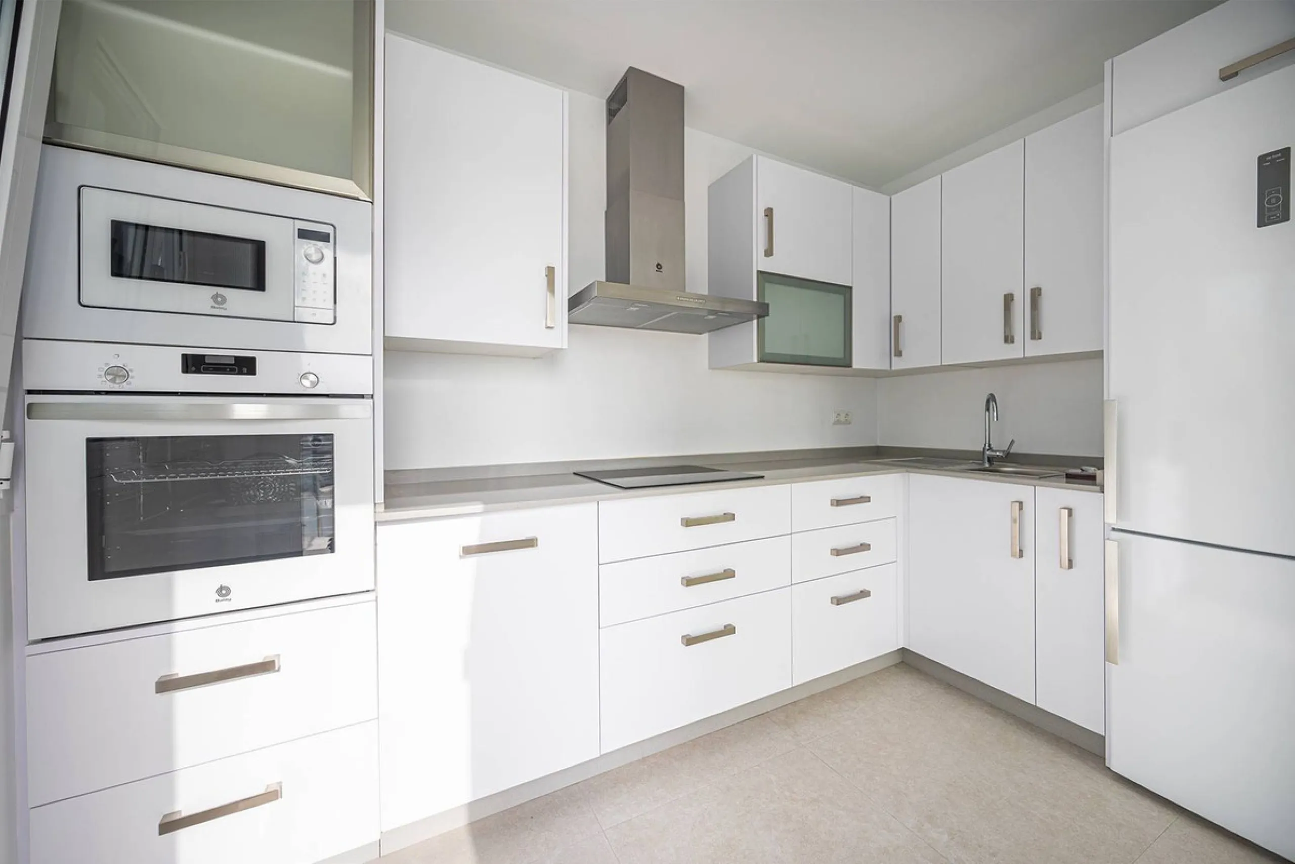 House - Detached Villa в продаже в Nerja, Málaga. В доме 4 спален и 4 ванных комнат. Площадь дома 237 м². Площадь участка 356 м²