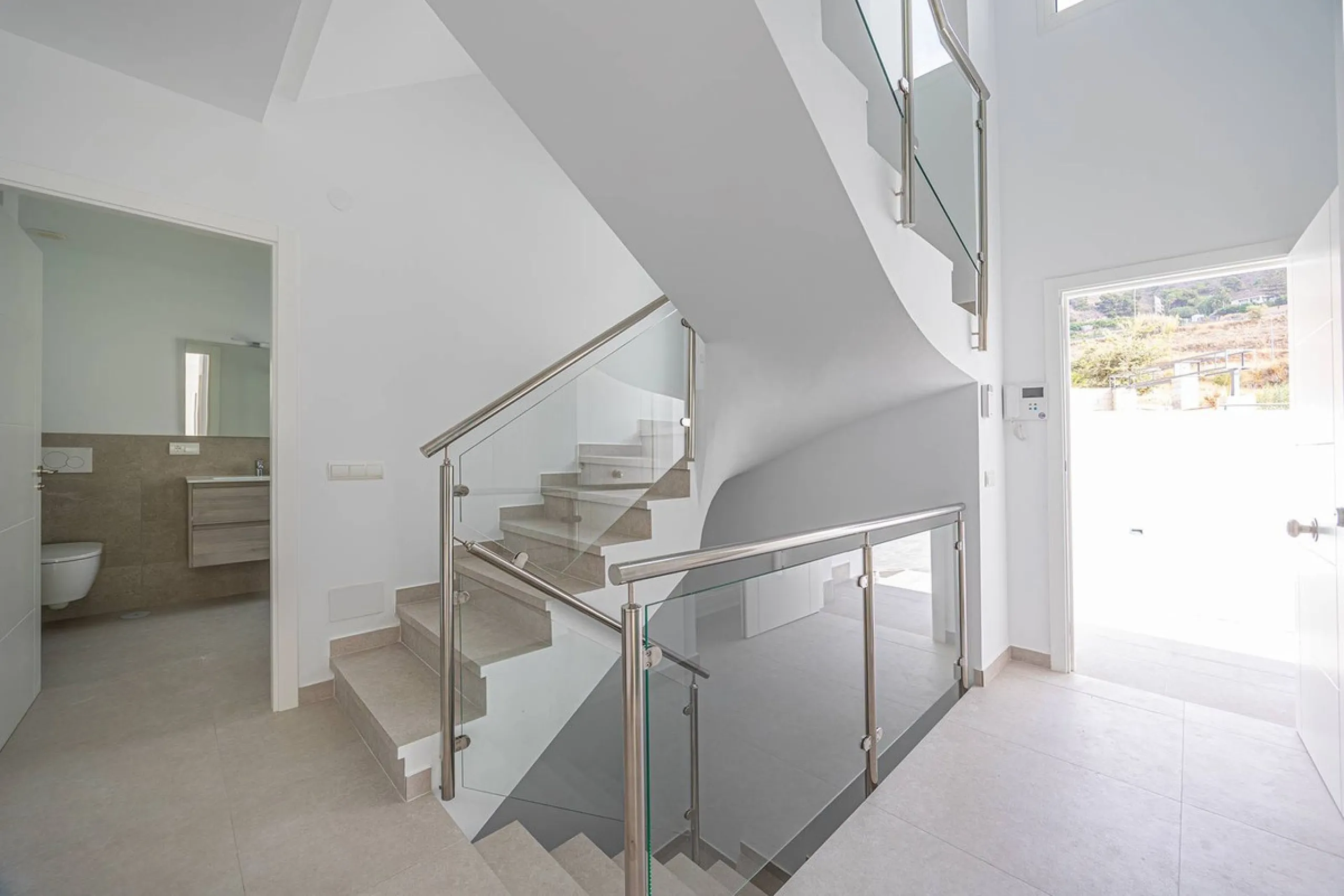 House - Detached Villa в продаже в Nerja, Málaga. В доме 4 спален и 4 ванных комнат. Площадь дома 237 м². Площадь участка 356 м²