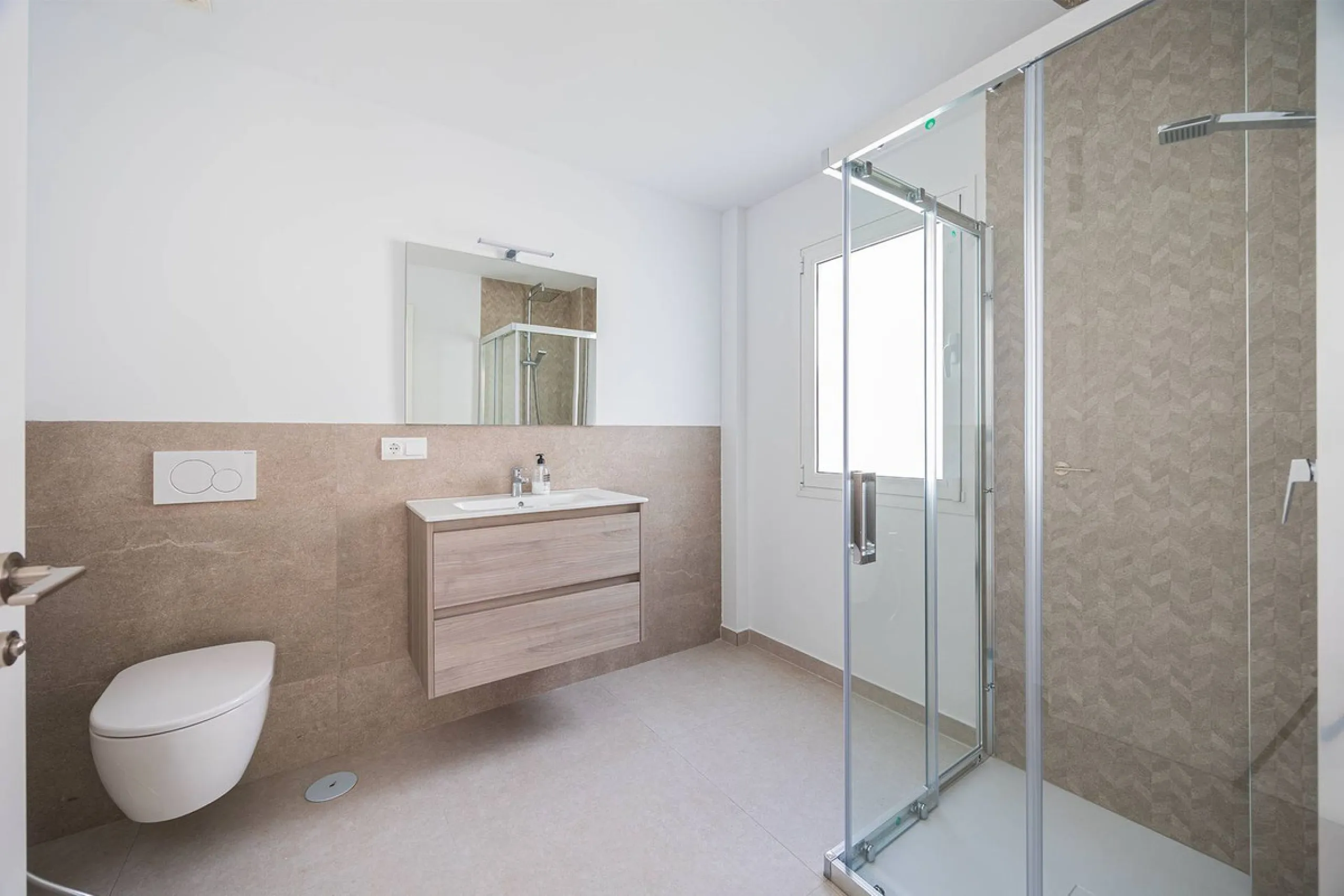 House - Detached Villa в продаже в Nerja, Málaga. В доме 4 спален и 4 ванных комнат. Площадь дома 237 м². Площадь участка 356 м²