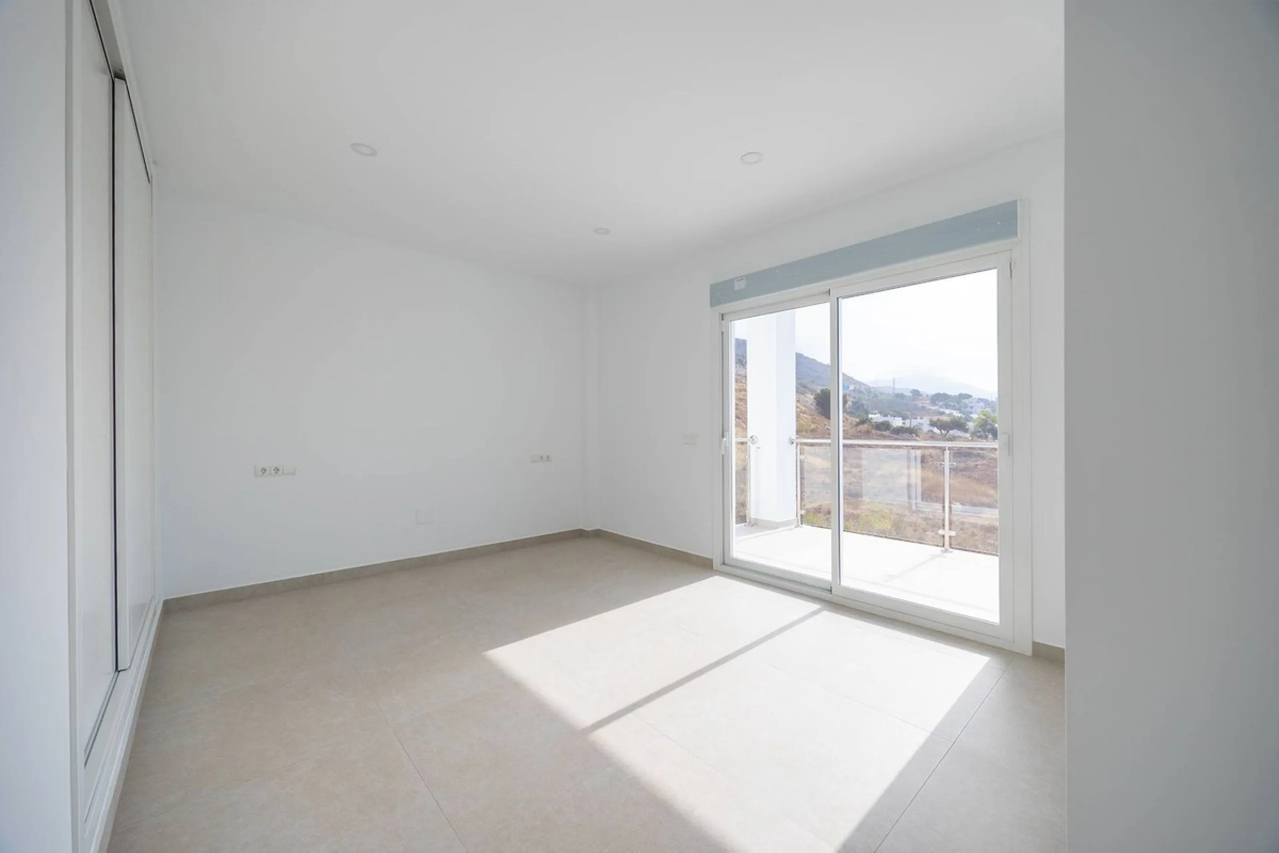 House - Detached Villa в продаже в Nerja, Málaga. В доме 4 спален и 4 ванных комнат. Площадь дома 237 м². Площадь участка 356 м²