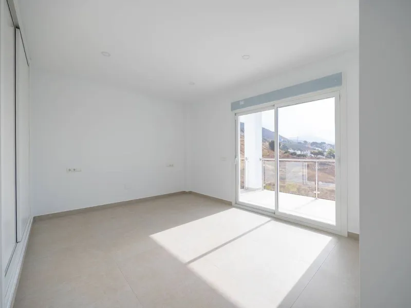 House - Detached Villa в продаже в Nerja, Málaga. В доме 4 спален и 4 ванных комнат. Площадь дома 237 м². Площадь участка 356 м²