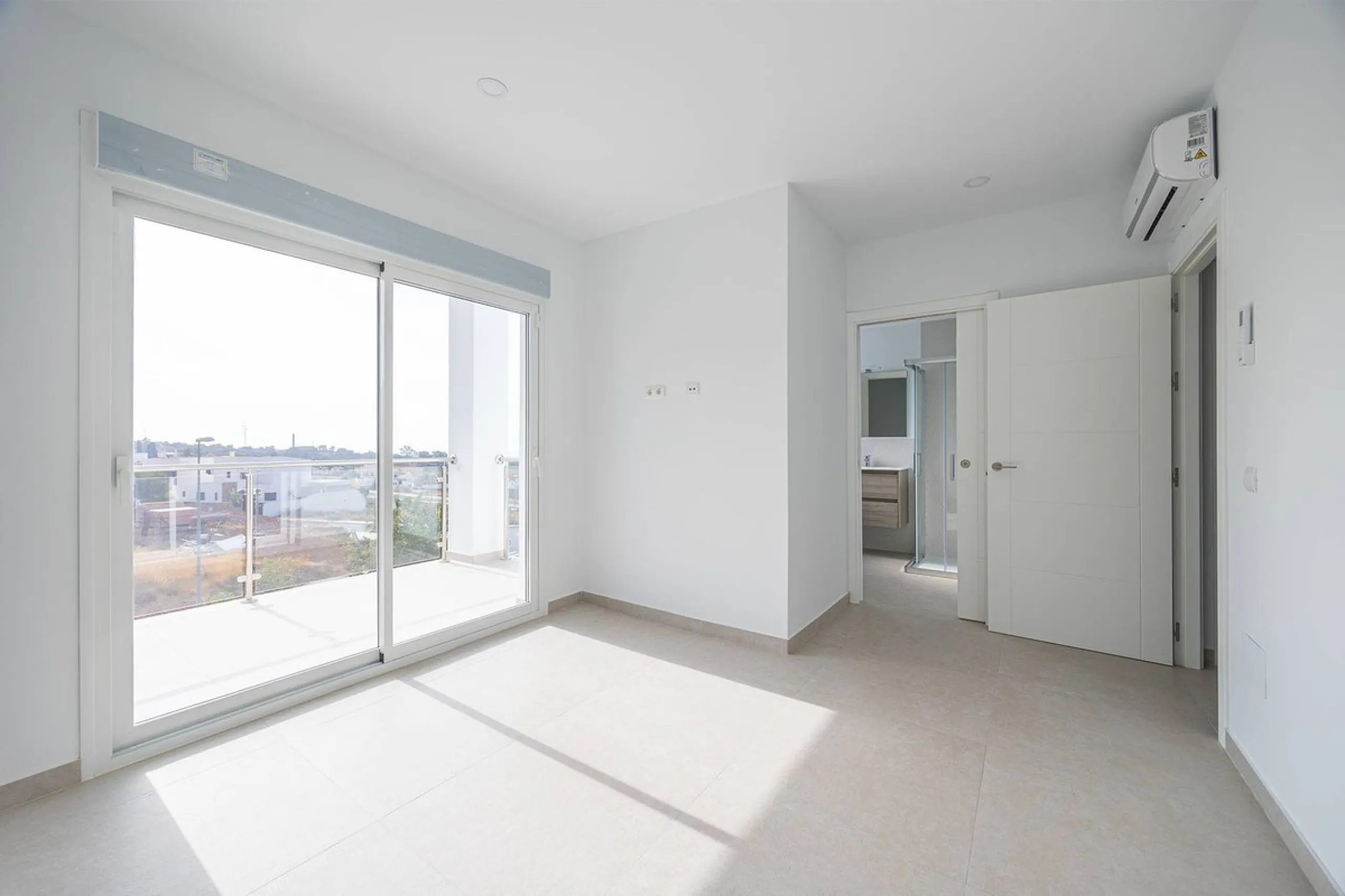 House - Detached Villa в продаже в Nerja, Málaga. В доме 4 спален и 4 ванных комнат. Площадь дома 237 м². Площадь участка 356 м²