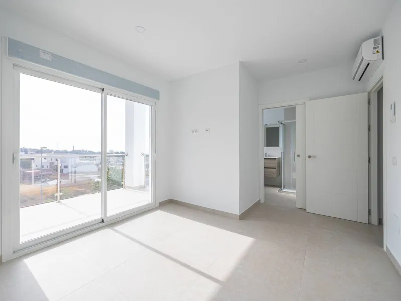 House - Detached Villa в продаже в Nerja, Málaga. В доме 4 спален и 4 ванных комнат. Площадь дома 237 м². Площадь участка 356 м²