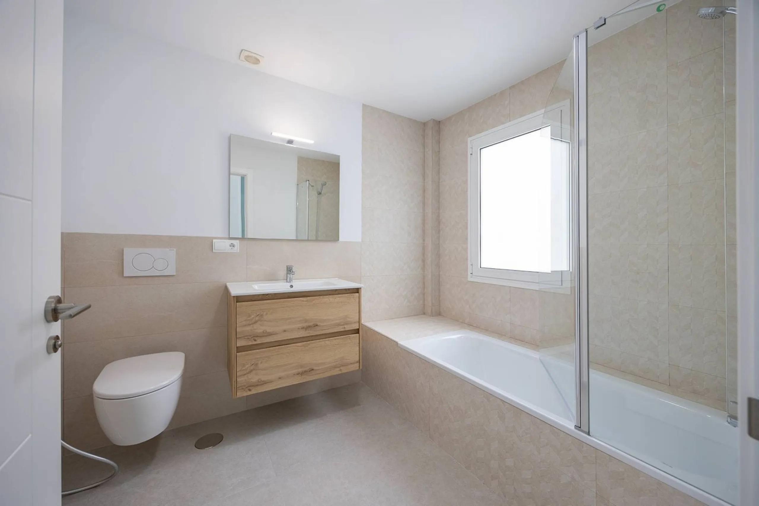 House - Detached Villa в продаже в Nerja, Málaga. В доме 4 спален и 4 ванных комнат. Площадь дома 237 м². Площадь участка 356 м²