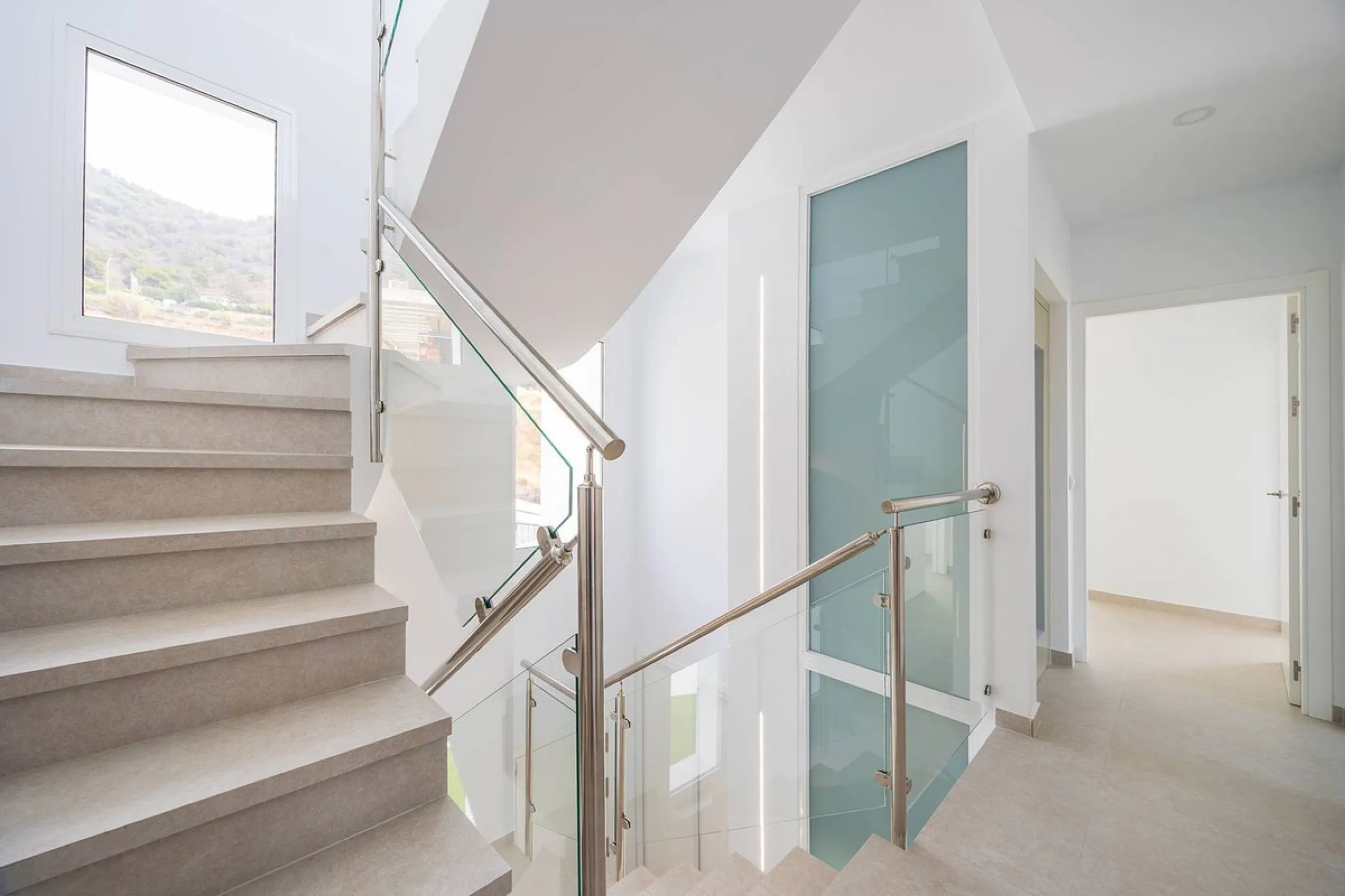 House - Detached Villa в продаже в Nerja, Málaga. В доме 4 спален и 4 ванных комнат. Площадь дома 237 м². Площадь участка 356 м²