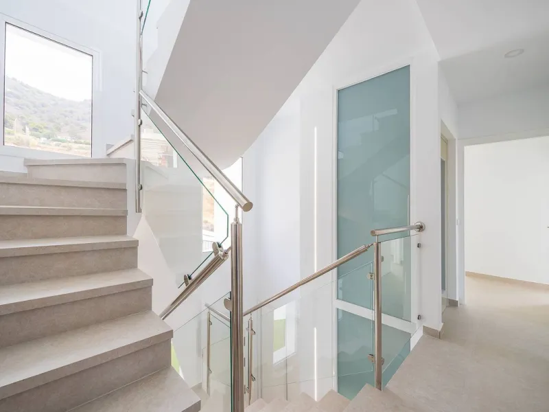 House - Detached Villa в продаже в Nerja, Málaga. В доме 4 спален и 4 ванных комнат. Площадь дома 237 м². Площадь участка 356 м²