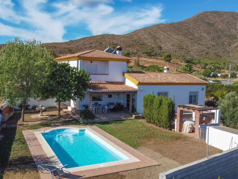 Discover the epitome of rustic elegance in this magnificent Andalucian cortijo, nestled in the serene countryside of Entrerrios (15 mins to Fuengirola and La Cala de Mijas). Built in 2004 to impeccable standards, this detached house offers a harmonious bl