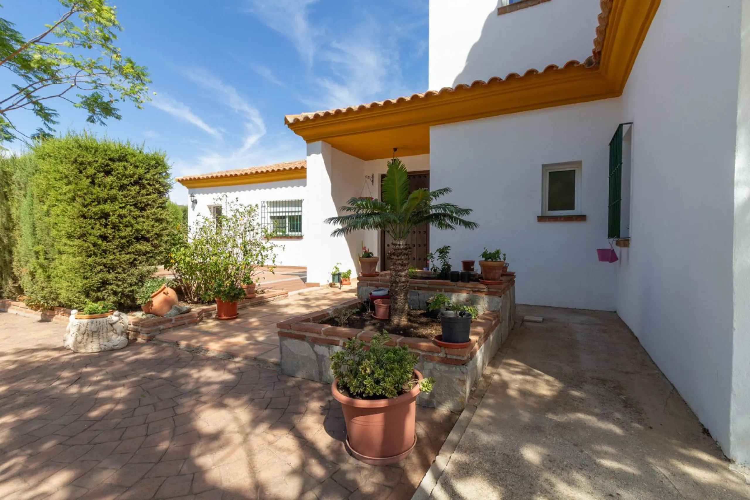 Discover the epitome of rustic elegance in this magnificent Andalucian cortijo, nestled in the serene countryside of Entrerrios (15 mins to Fuengirola and La Cala de Mijas). Built in 2004 to impeccable standards, this detached house offers a harmonious bl