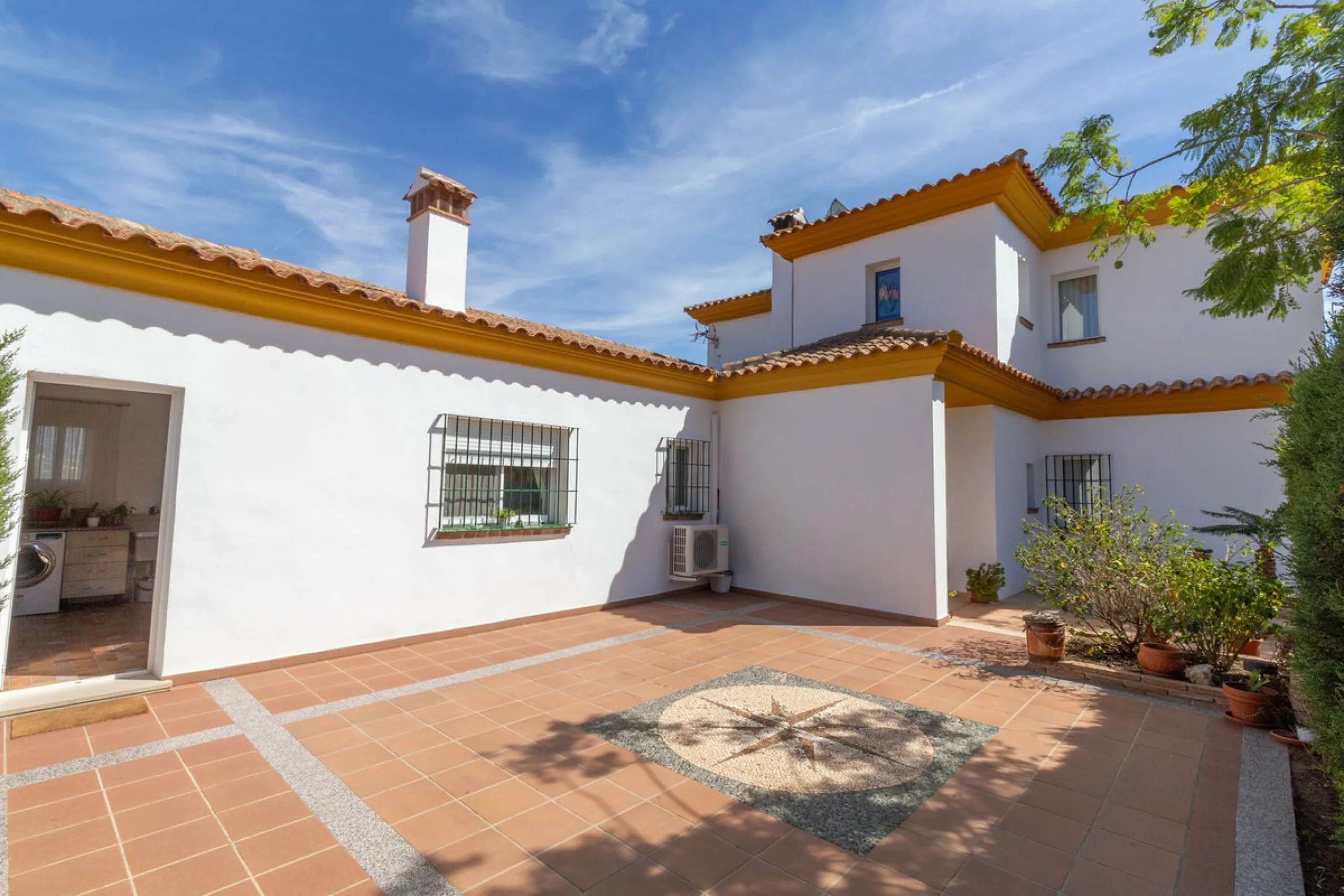 Discover the epitome of rustic elegance in this magnificent Andalucian cortijo, nestled in the serene countryside of Entrerrios (15 mins to Fuengirola and La Cala de Mijas). Built in 2004 to impeccable standards, this detached house offers a harmonious bl