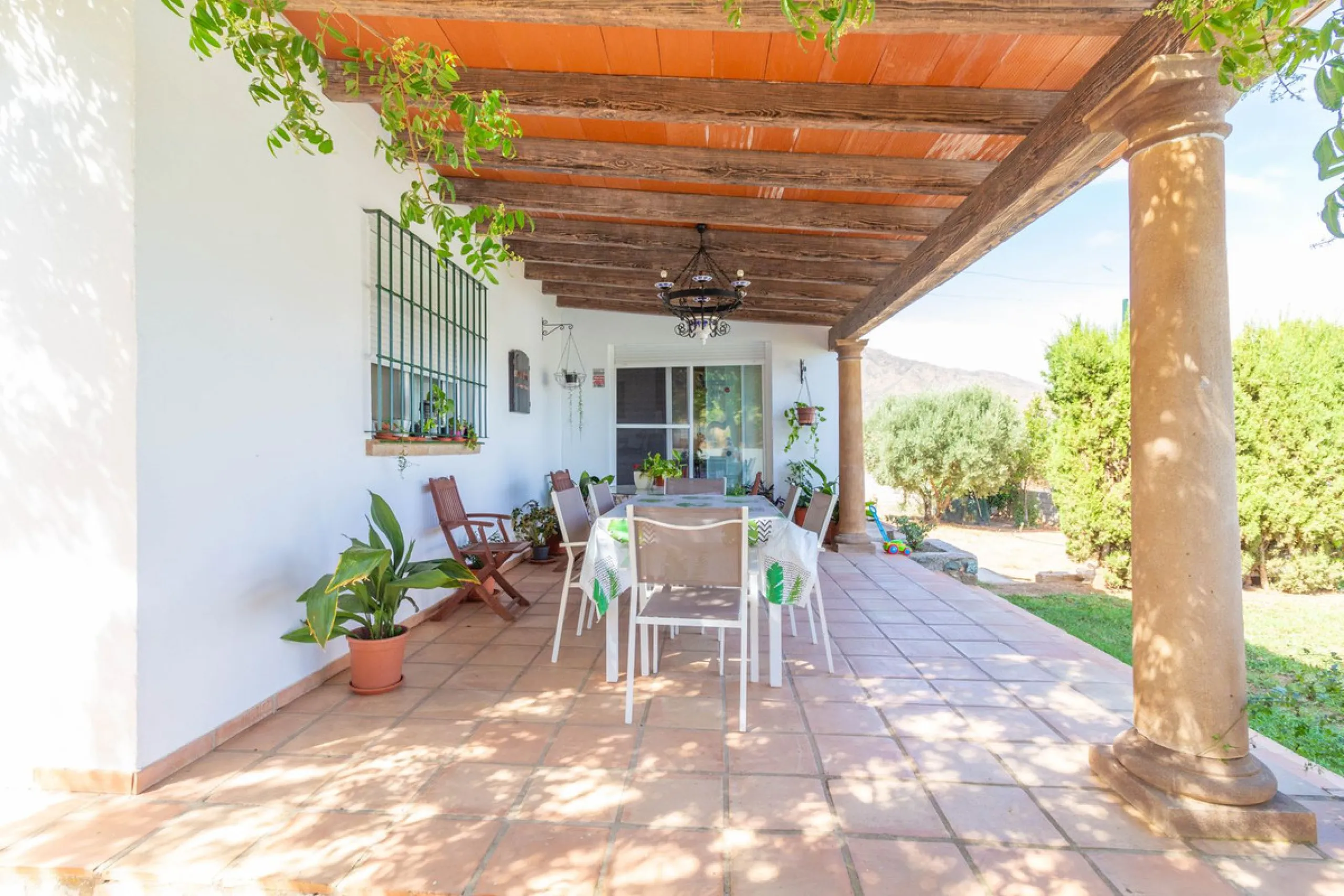 Discover the epitome of rustic elegance in this magnificent Andalucian cortijo, nestled in the serene countryside of Entrerrios (15 mins to Fuengirola and La Cala de Mijas). Built in 2004 to impeccable standards, this detached house offers a harmonious bl