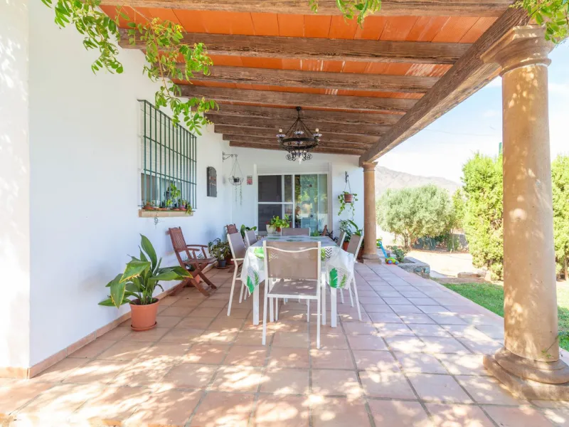 Discover the epitome of rustic elegance in this magnificent Andalucian cortijo, nestled in the serene countryside of Entrerrios (15 mins to Fuengirola and La Cala de Mijas). Built in 2004 to impeccable standards, this detached house offers a harmonious bl