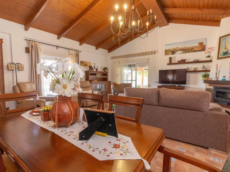 Discover the epitome of rustic elegance in this magnificent Andalucian cortijo, nestled in the serene countryside of Entrerrios (15 mins to Fuengirola and La Cala de Mijas). Built in 2004 to impeccable standards, this detached house offers a harmonious bl