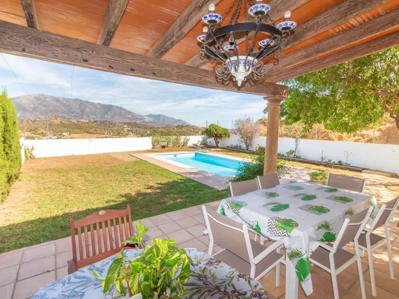 Discover the epitome of rustic elegance in this magnificent Andalucian cortijo, nestled in the serene countryside of Entrerrios (15 mins to Fuengirola and La Cala de Mijas). Built in 2004 to impeccable standards, this detached house offers a harmonious bl
