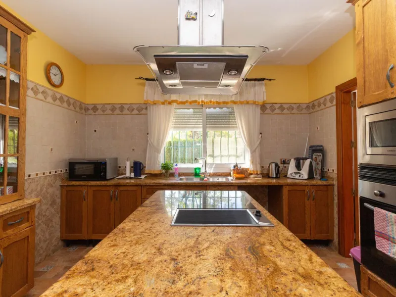 Discover the epitome of rustic elegance in this magnificent Andalucian cortijo, nestled in the serene countryside of Entrerrios (15 mins to Fuengirola and La Cala de Mijas). Built in 2004 to impeccable standards, this detached house offers a harmonious bl