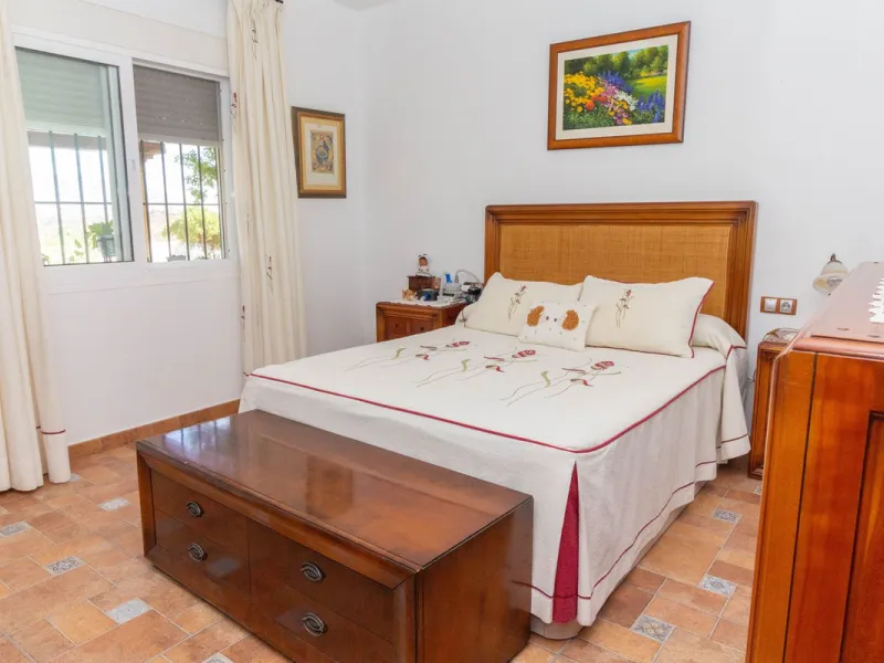 Discover the epitome of rustic elegance in this magnificent Andalucian cortijo, nestled in the serene countryside of Entrerrios (15 mins to Fuengirola and La Cala de Mijas). Built in 2004 to impeccable standards, this detached house offers a harmonious bl