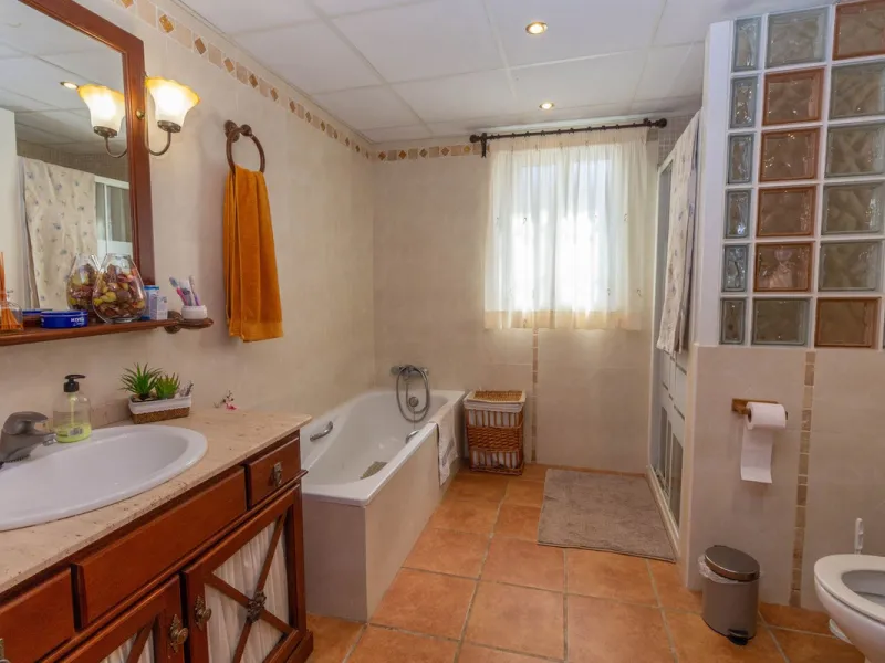 Discover the epitome of rustic elegance in this magnificent Andalucian cortijo, nestled in the serene countryside of Entrerrios (15 mins to Fuengirola and La Cala de Mijas). Built in 2004 to impeccable standards, this detached house offers a harmonious bl