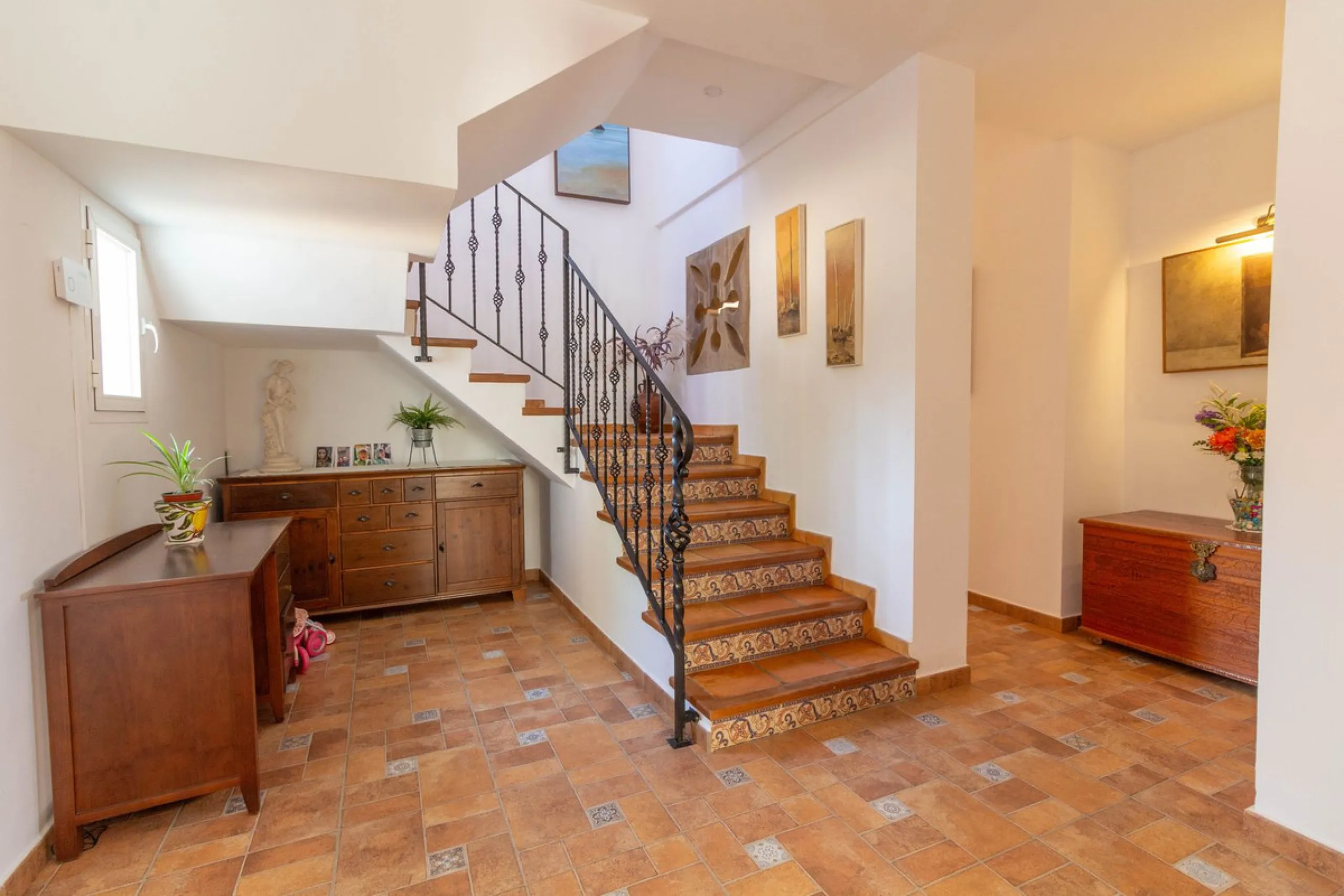 Discover the epitome of rustic elegance in this magnificent Andalucian cortijo, nestled in the serene countryside of Entrerrios (15 mins to Fuengirola and La Cala de Mijas). Built in 2004 to impeccable standards, this detached house offers a harmonious bl