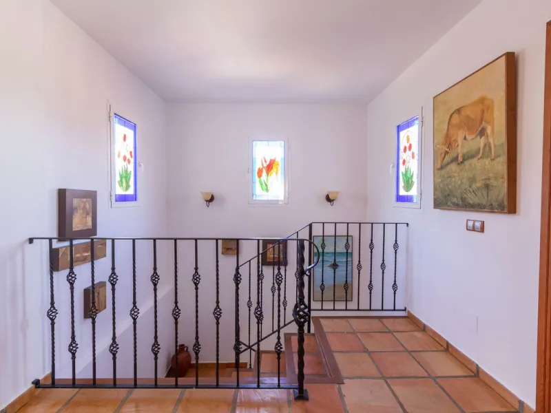 Discover the epitome of rustic elegance in this magnificent Andalucian cortijo, nestled in the serene countryside of Entrerrios (15 mins to Fuengirola and La Cala de Mijas). Built in 2004 to impeccable standards, this detached house offers a harmonious bl