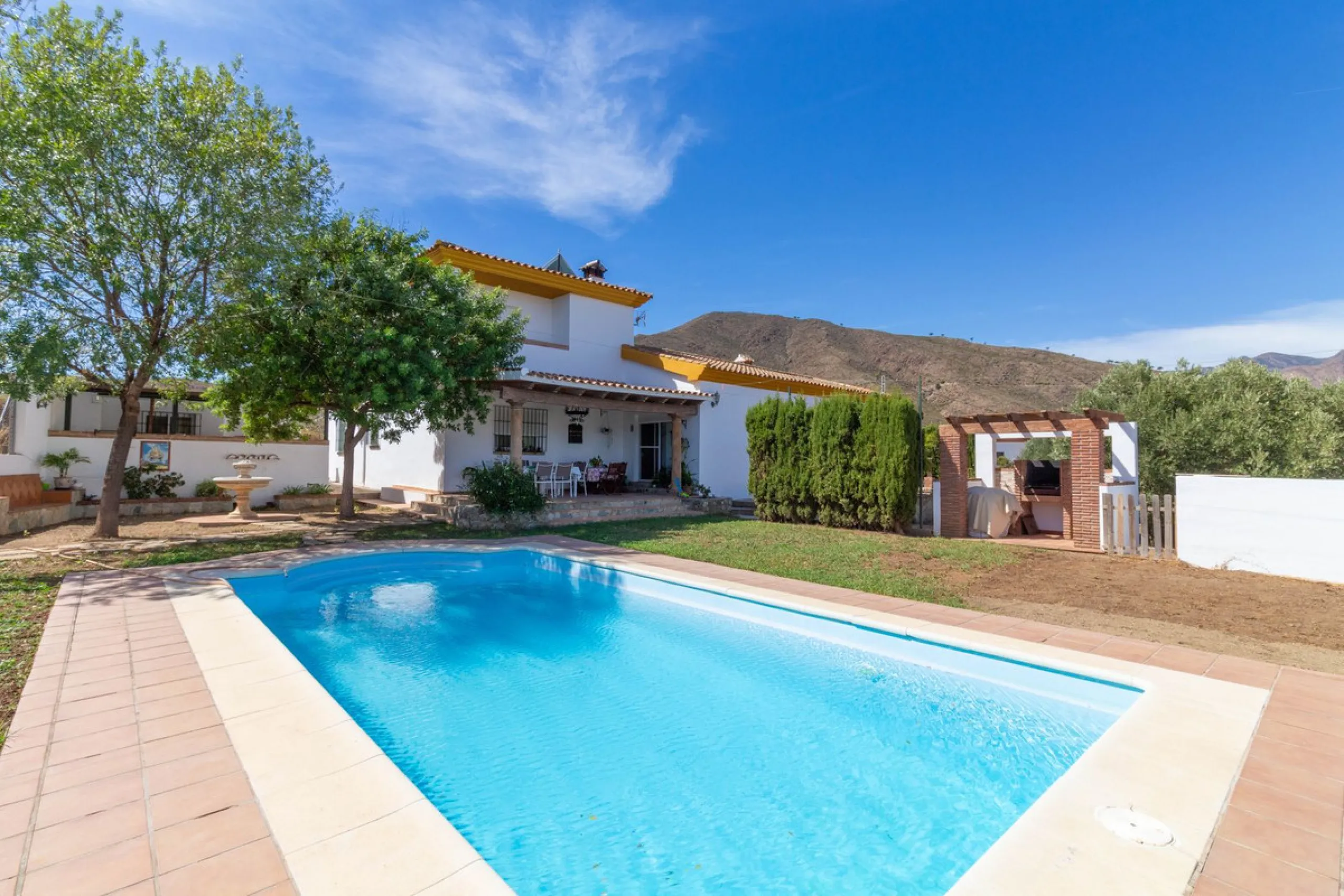 Discover the epitome of rustic elegance in this magnificent Andalucian cortijo, nestled in the serene countryside of Entrerrios (15 mins to Fuengirola and La Cala de Mijas). Built in 2004 to impeccable standards, this detached house offers a harmonious bl