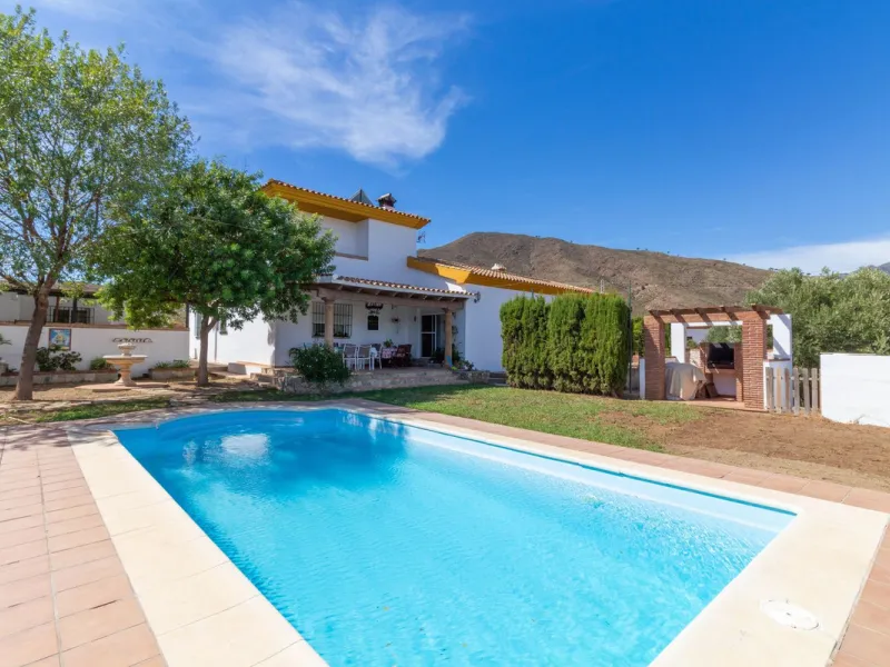 Discover the epitome of rustic elegance in this magnificent Andalucian cortijo, nestled in the serene countryside of Entrerrios (15 mins to Fuengirola and La Cala de Mijas). Built in 2004 to impeccable standards, this detached house offers a harmonious bl