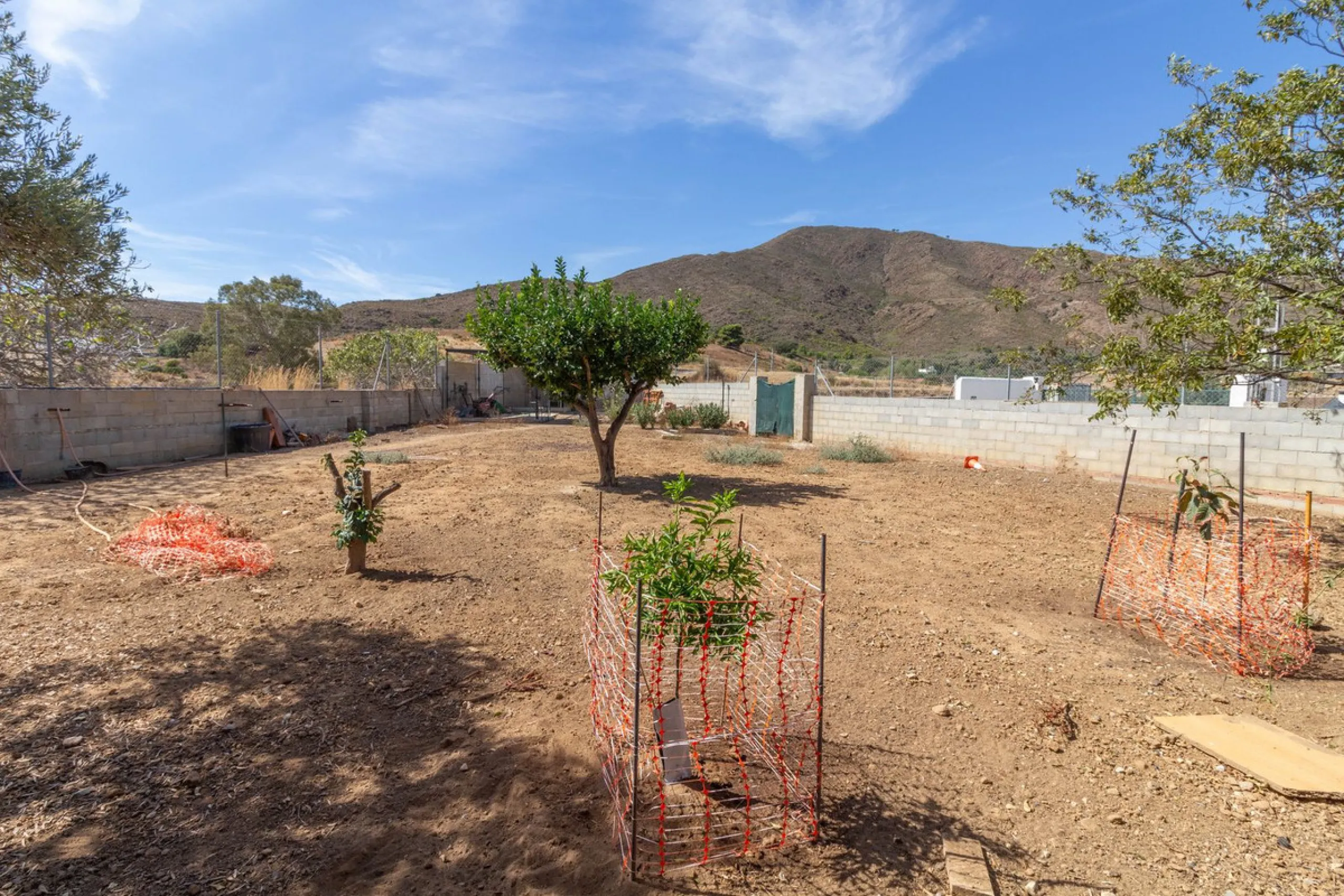 Discover the epitome of rustic elegance in this magnificent Andalucian cortijo, nestled in the serene countryside of Entrerrios (15 mins to Fuengirola and La Cala de Mijas). Built in 2004 to impeccable standards, this detached house offers a harmonious bl