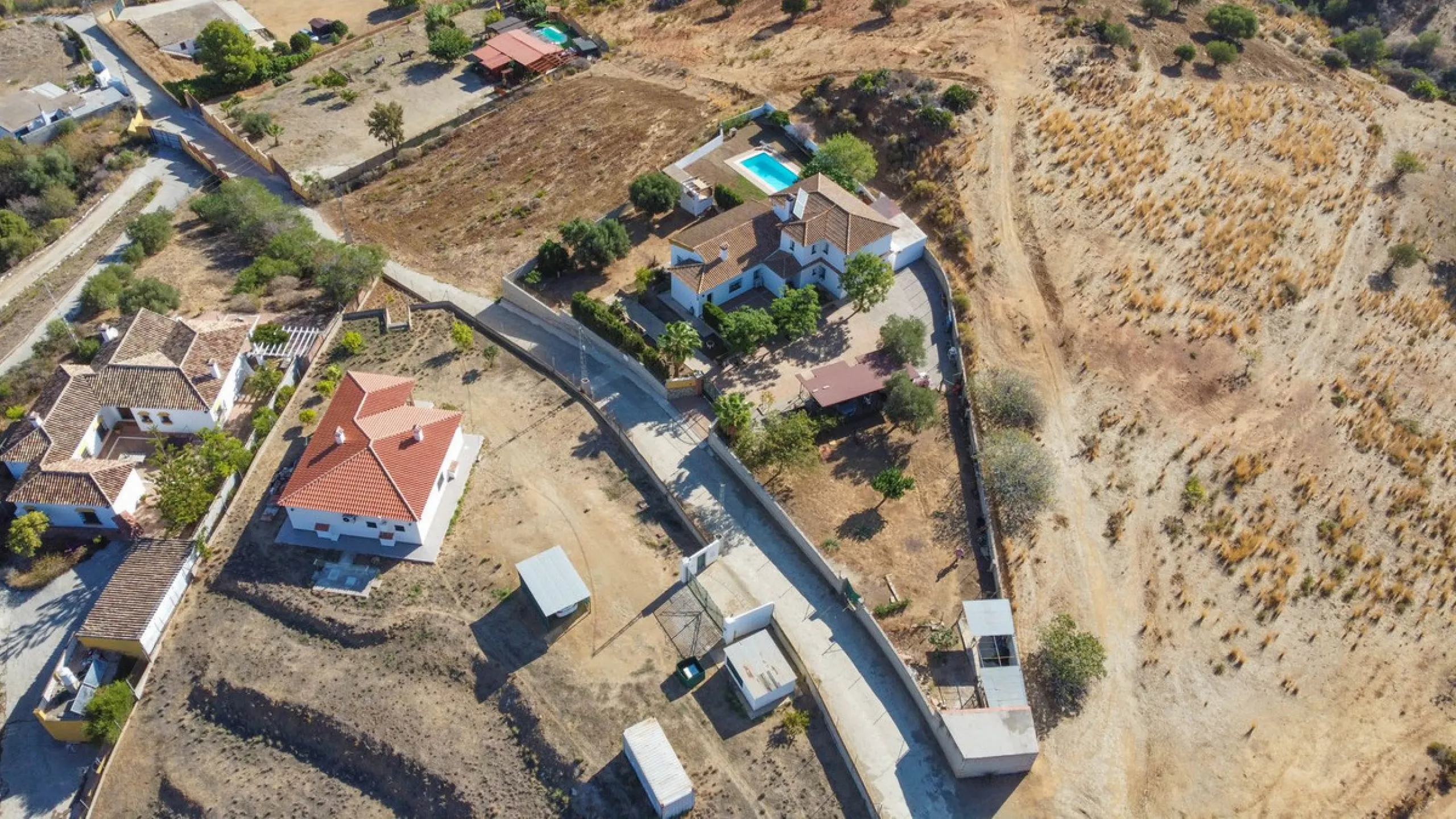 Discover the epitome of rustic elegance in this magnificent Andalucian cortijo, nestled in the serene countryside of Entrerrios (15 mins to Fuengirola and La Cala de Mijas). Built in 2004 to impeccable standards, this detached house offers a harmonious bl