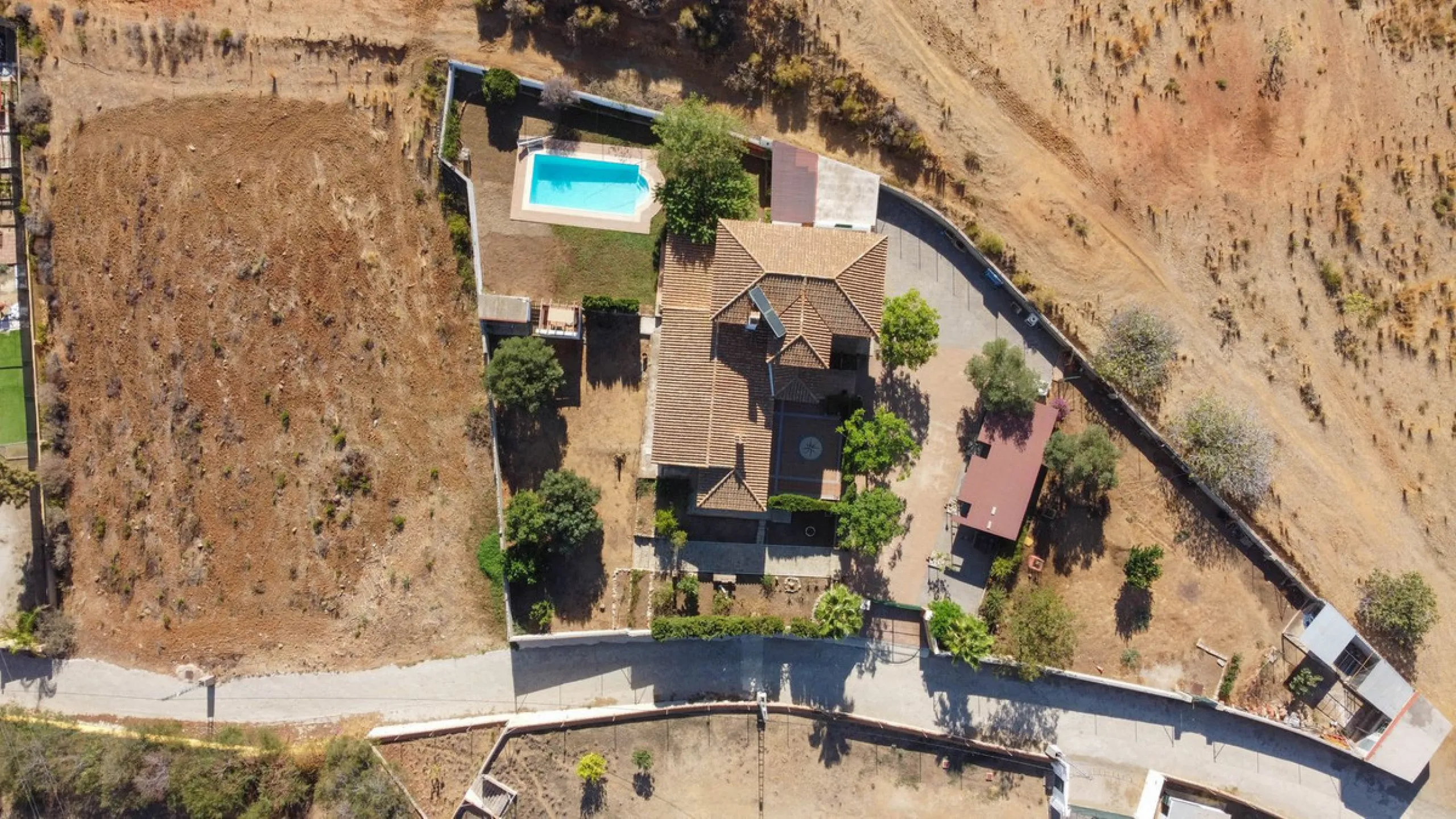 Discover the epitome of rustic elegance in this magnificent Andalucian cortijo, nestled in the serene countryside of Entrerrios (15 mins to Fuengirola and La Cala de Mijas). Built in 2004 to impeccable standards, this detached house offers a harmonious bl