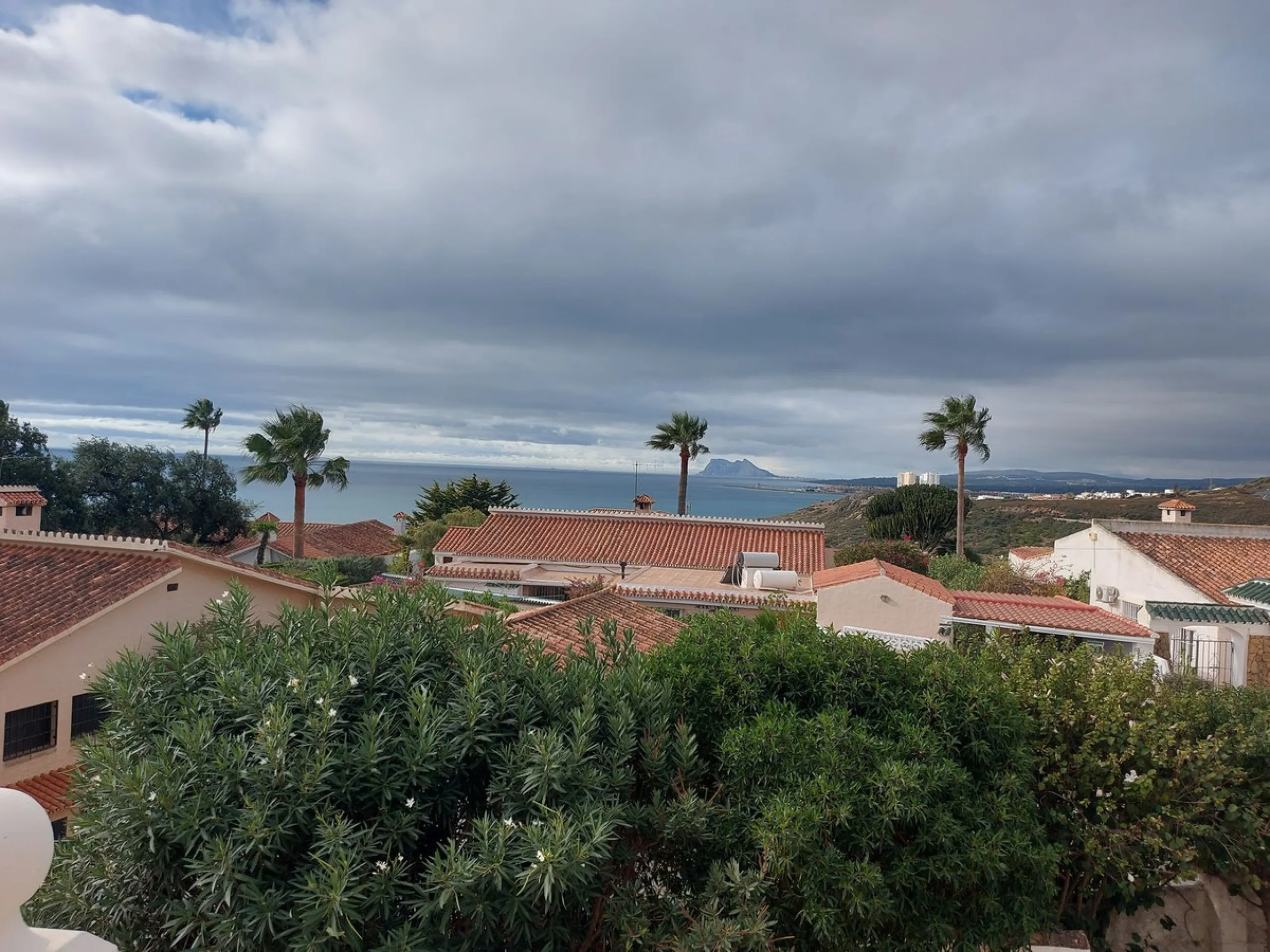 South Facing Villa / Bungalow situated on a large corner plot,