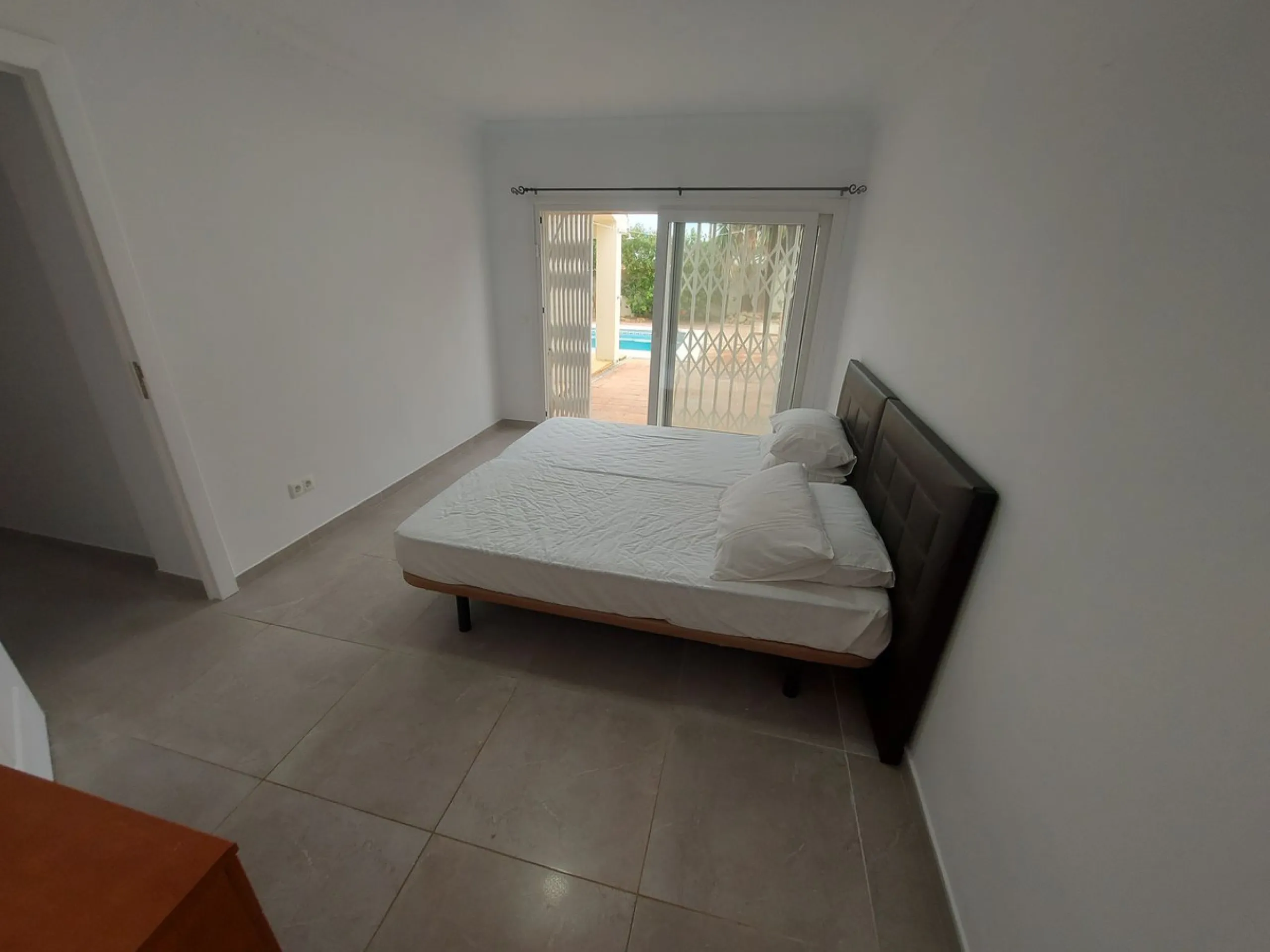 South Facing Villa / Bungalow situated on a large corner plot,