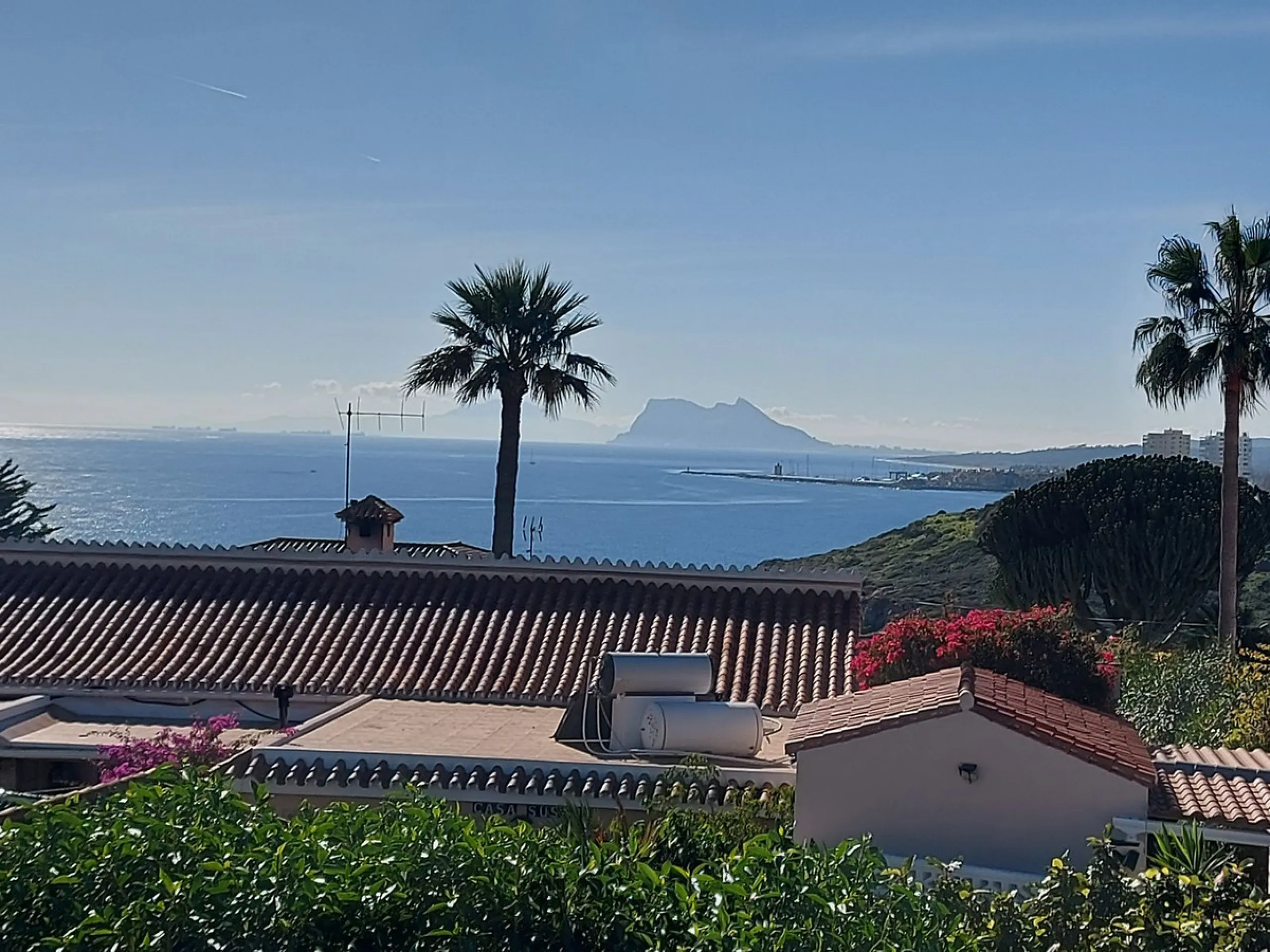 South Facing Villa / Bungalow situated on a large corner plot,