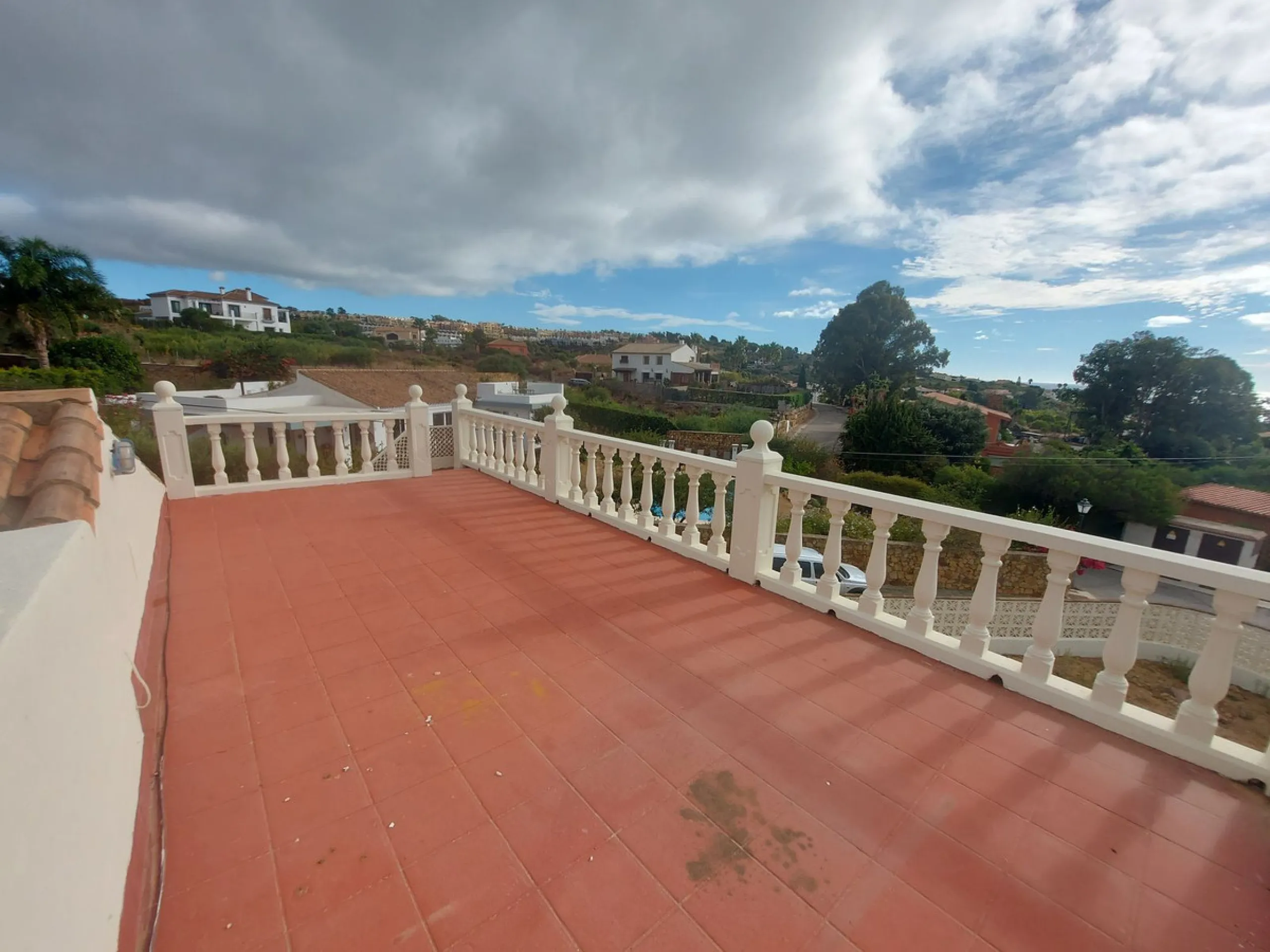South Facing Villa / Bungalow situated on a large corner plot,