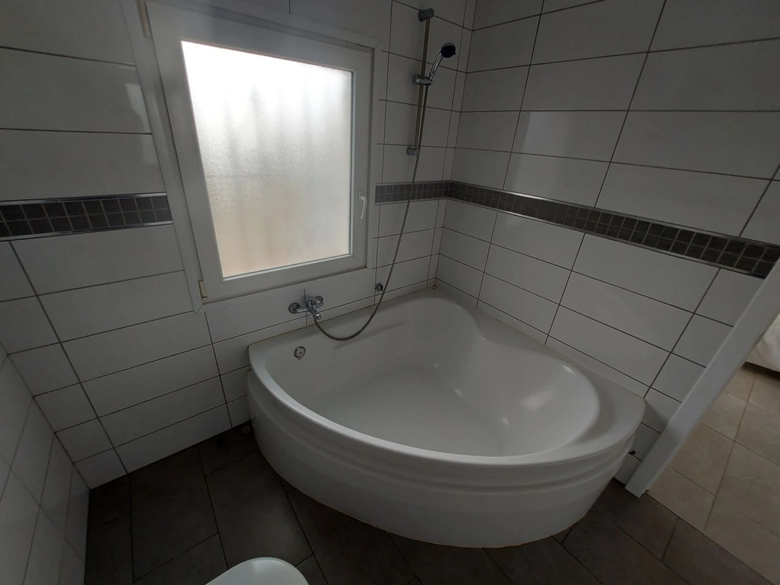 South Facing Villa / Bungalow situated on a large corner plot,