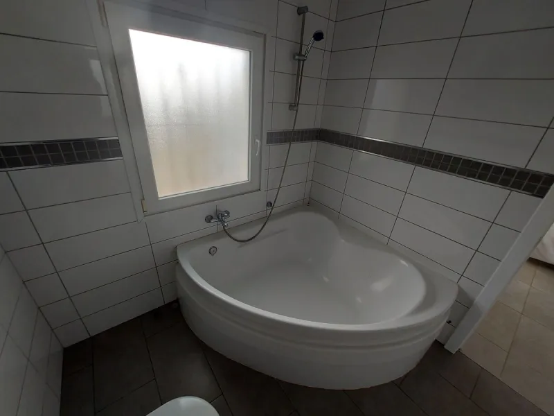 South Facing Villa / Bungalow situated on a large corner plot,